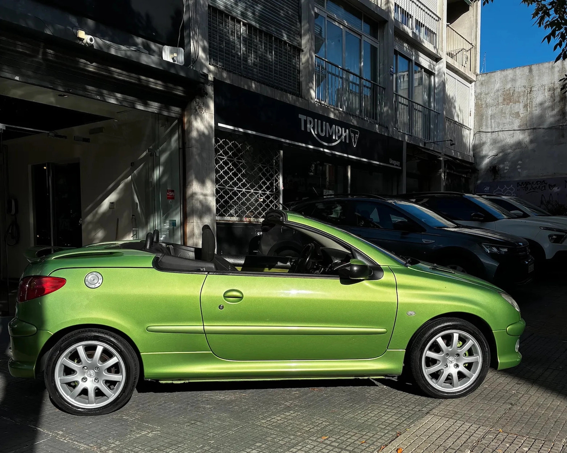 Peugeot 206 Cabriolet, Descapotable - Hilton Motors Co.