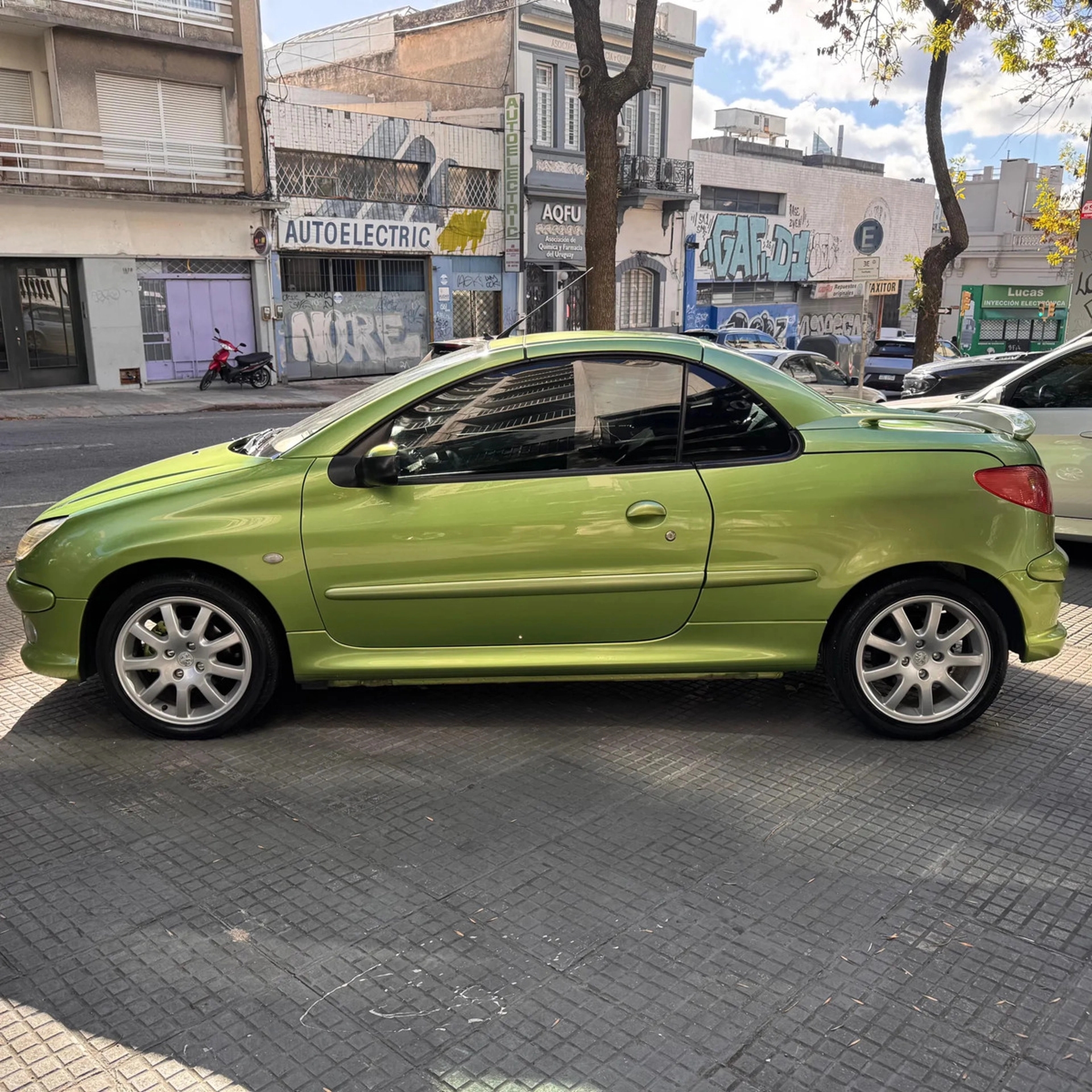 Peugeot 206 Cabriolet, Descapotable - Hilton Motors Co.