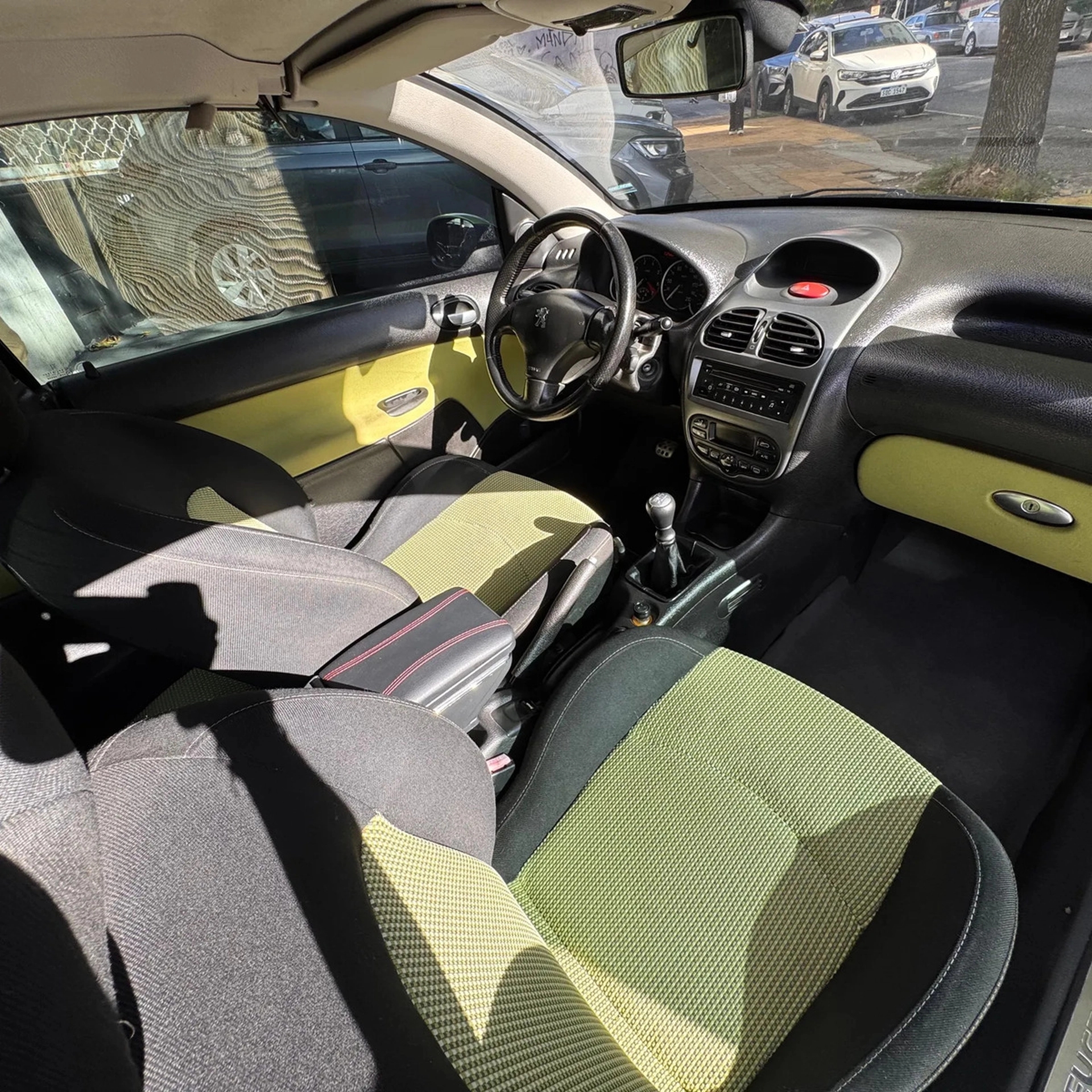 Peugeot 206 Cabriolet, Descapotable - Hilton Motors Co.