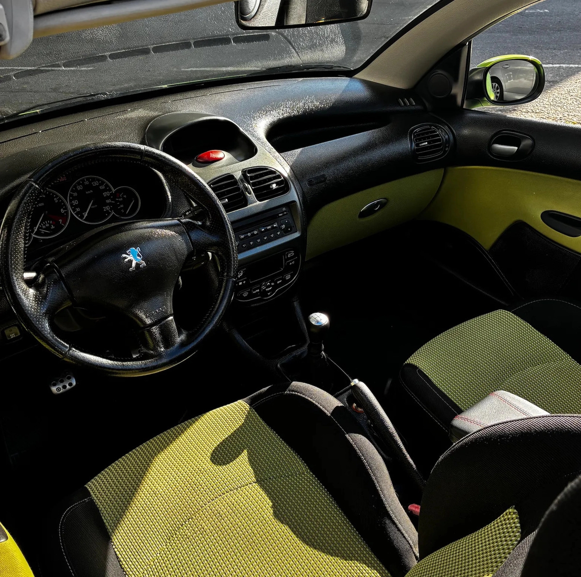 Peugeot 206 Cabriolet, Descapotable - Hilton Motors Co.