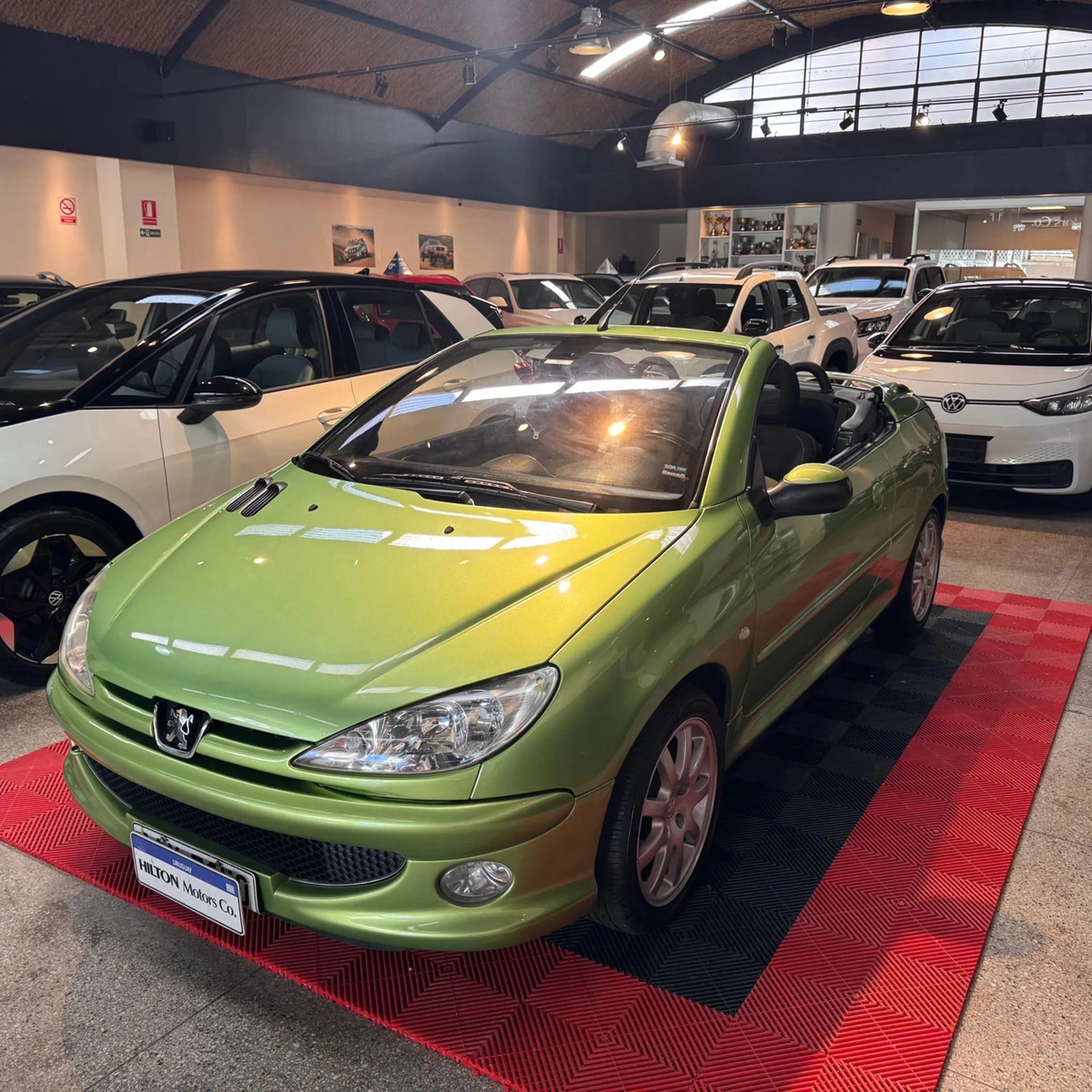 Peugeot 206 Cabriolet, Descapotable - Hilton Motors Co.