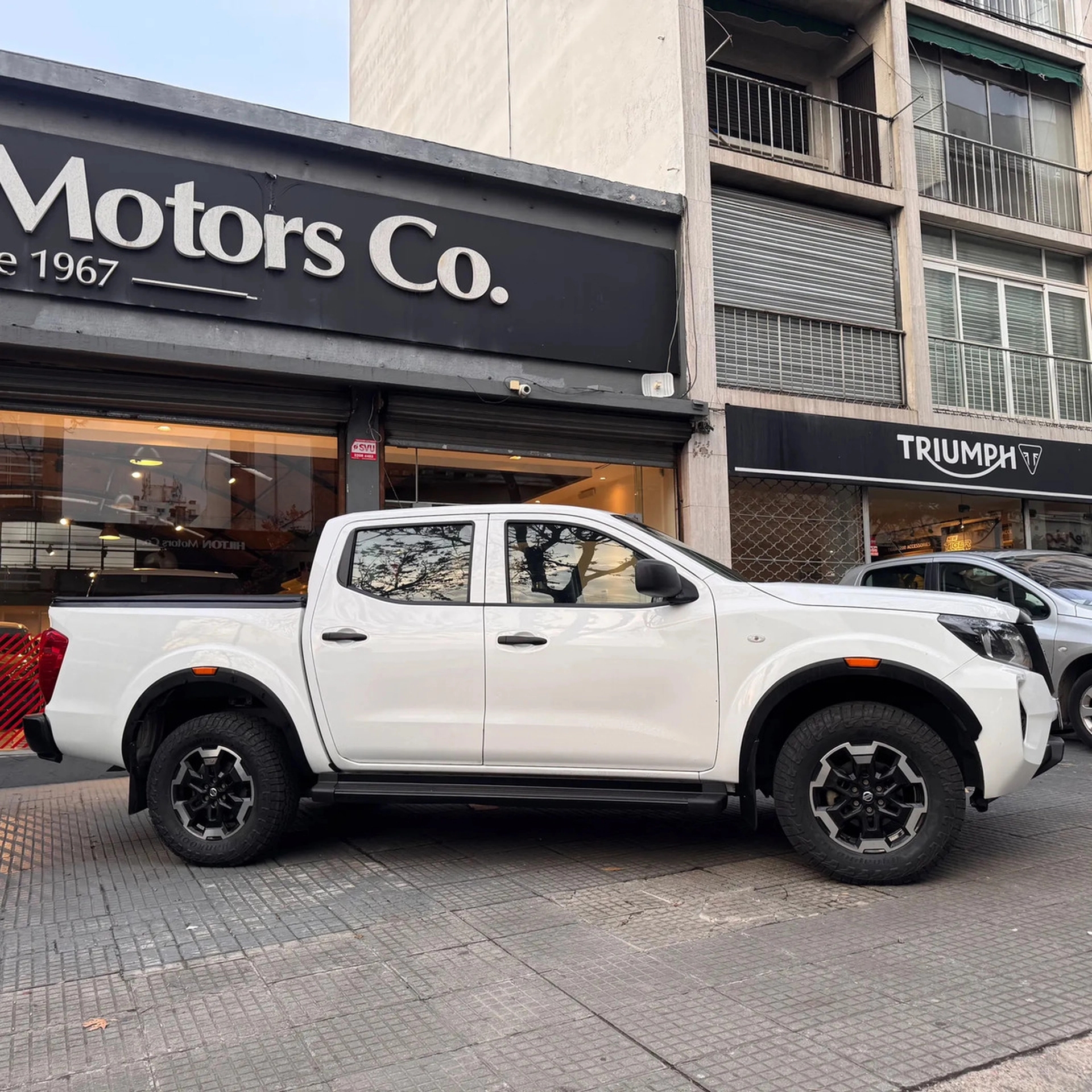 Nissan Frontier 2.5 Diesel 4x2 - Hilton Motors Co.