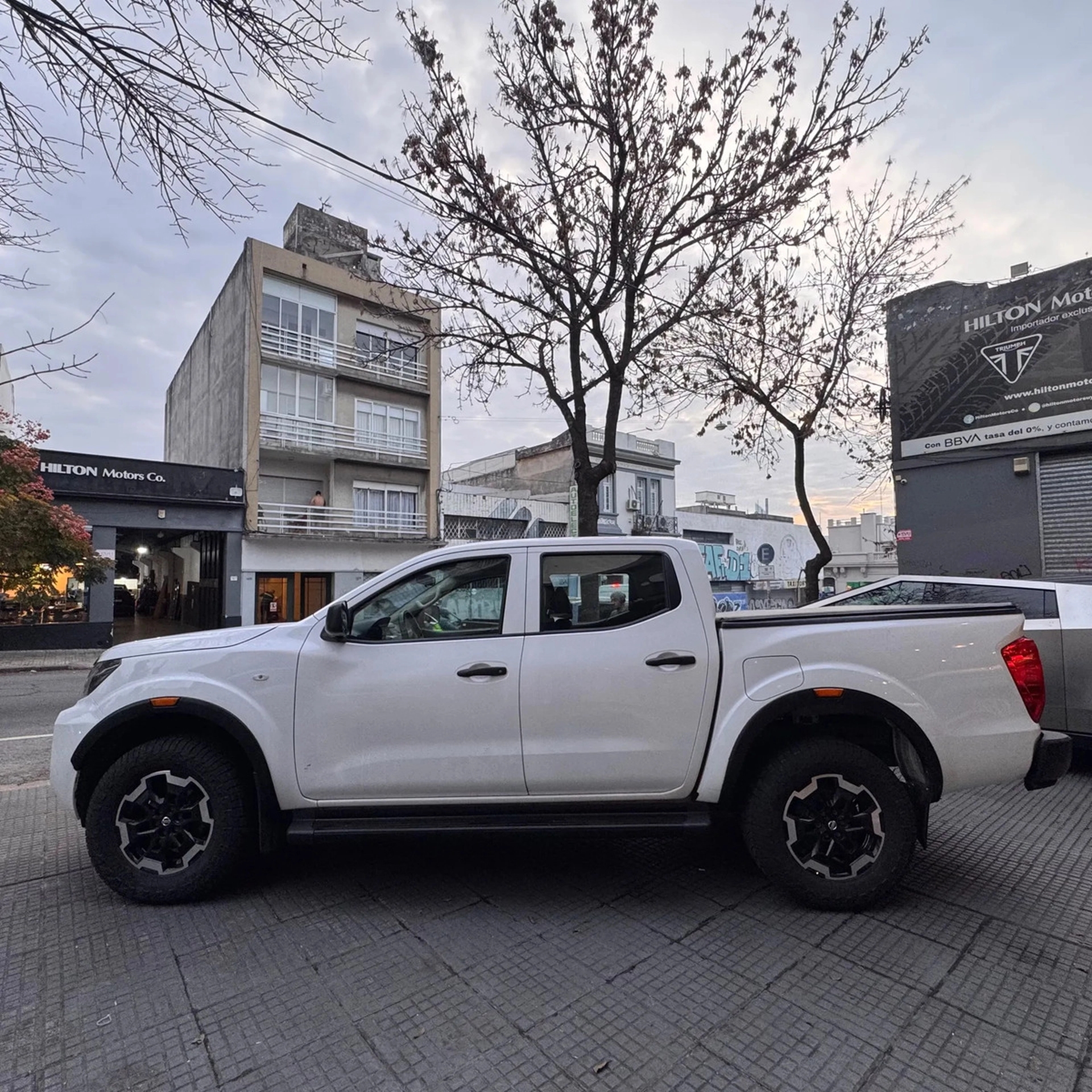 Nissan Frontier 2.5 Diesel 4x2 - Hilton Motors Co.