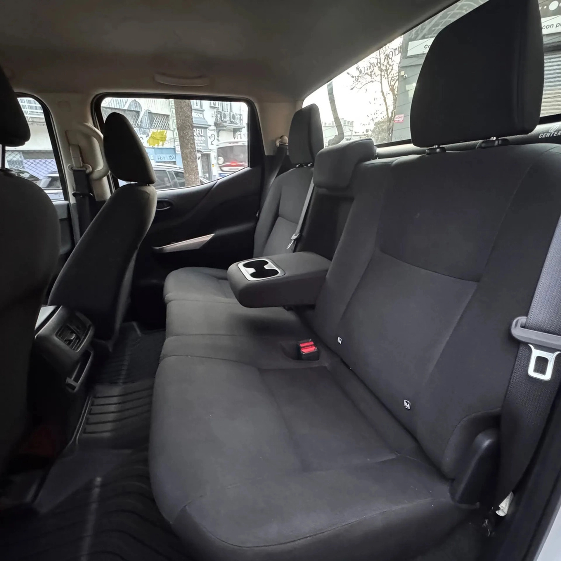 Nissan Frontier 2.5 Diesel 4x2 - Hilton Motors Co.