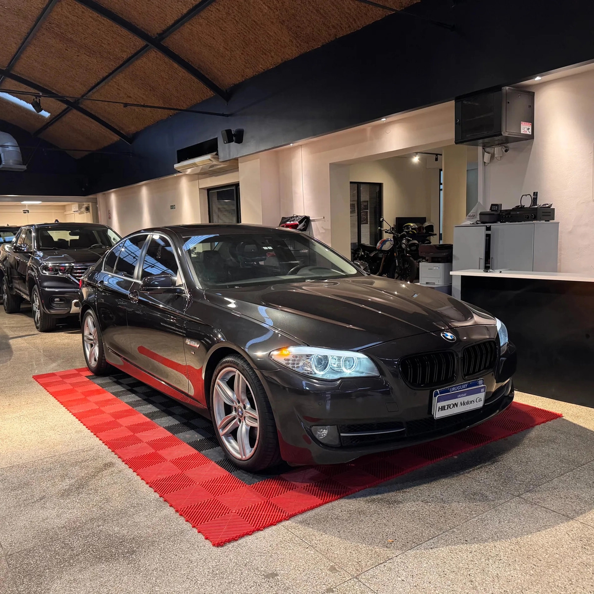 Bmw 550i V8 4.4 - Hilton Motors Co.