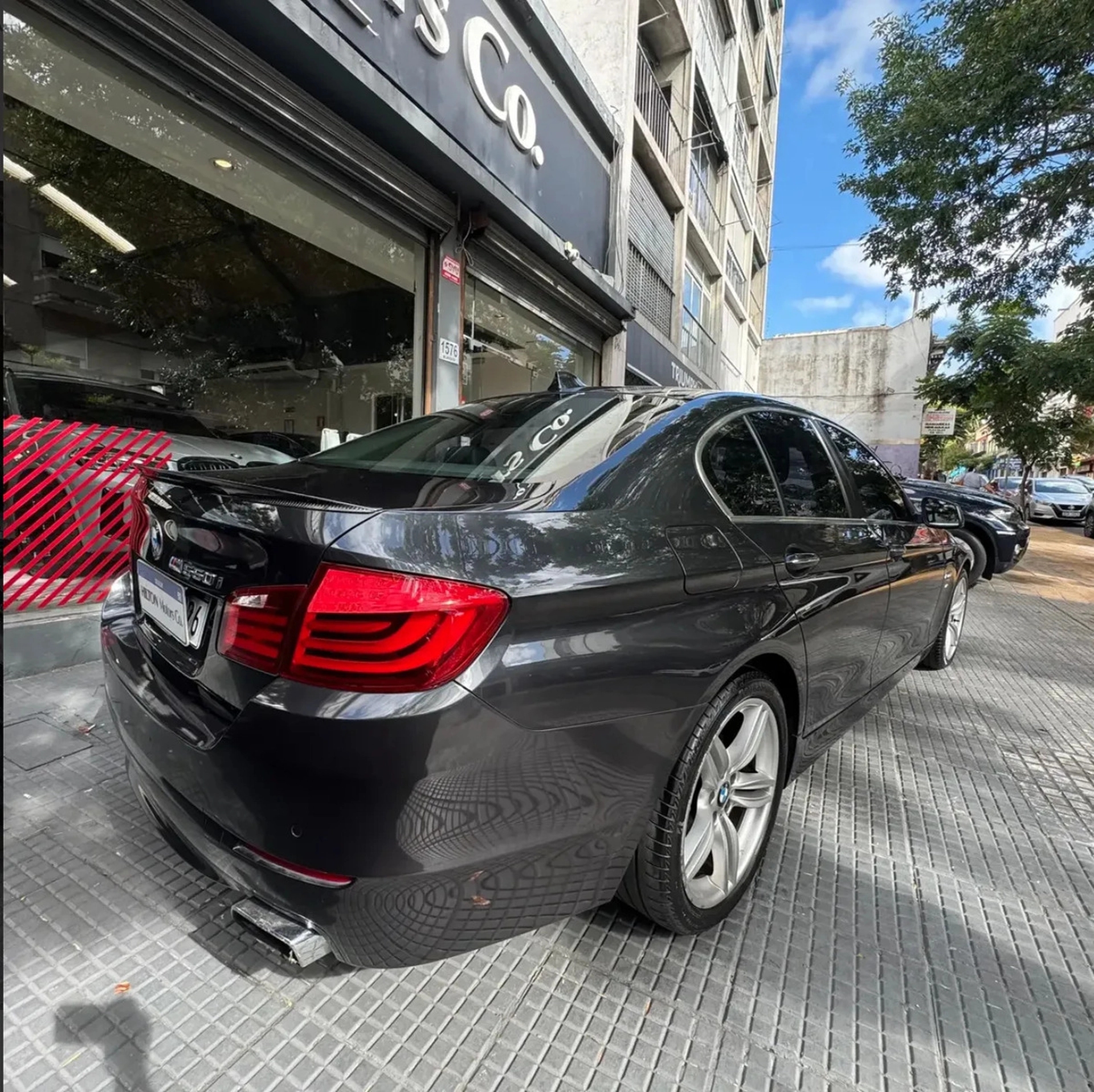 Bmw 550i V8 4.4 - Hilton Motors Co.