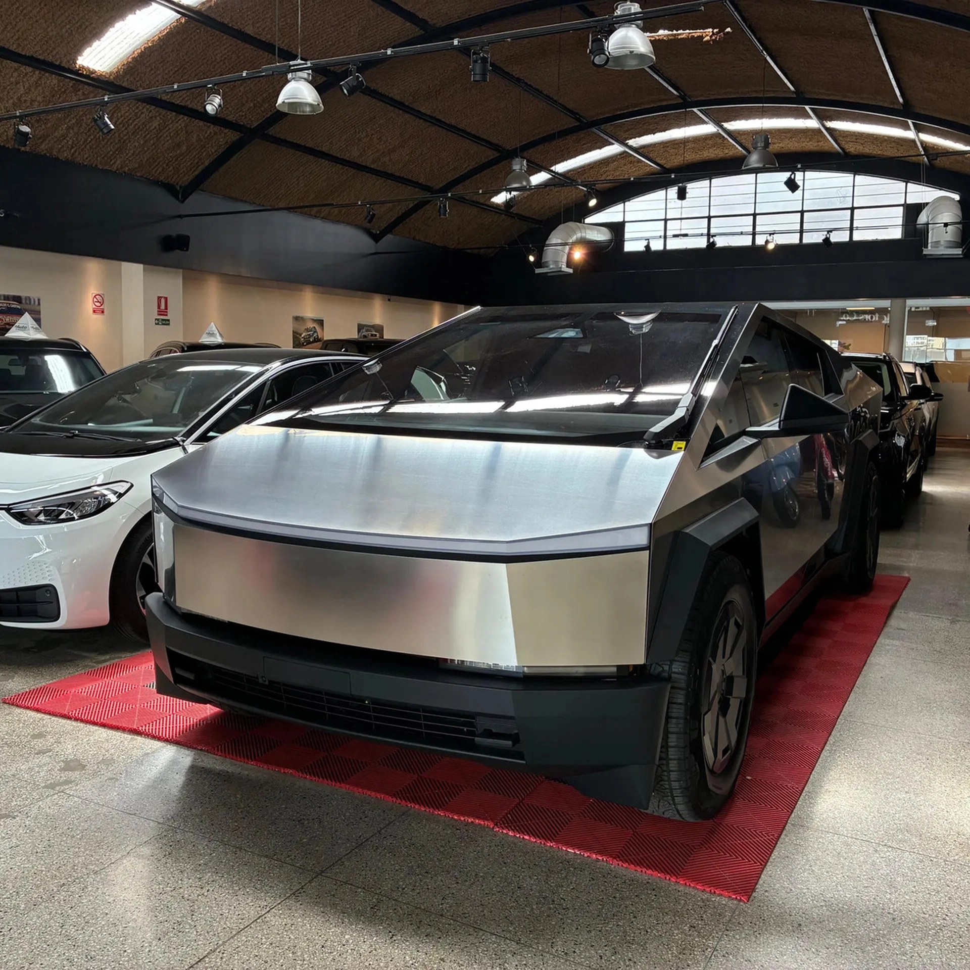 Tesla Cybertruck 0km Año 2025 - Hilton Motors Co.