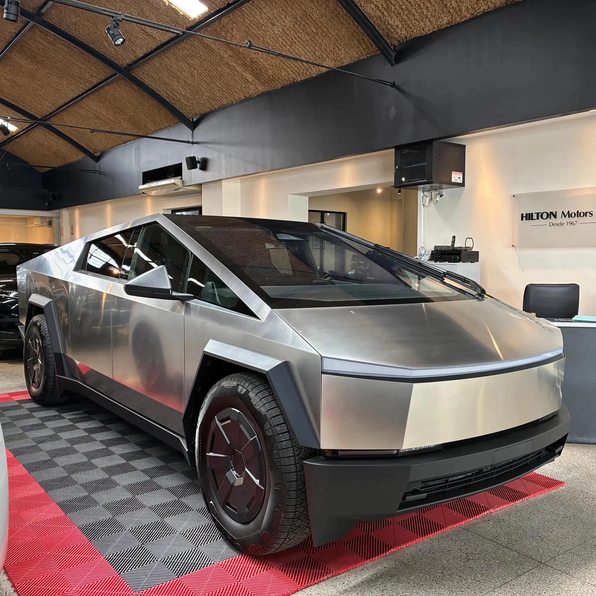 Tesla Cybertruck 0km Año 2025 - Hilton Motors Co.