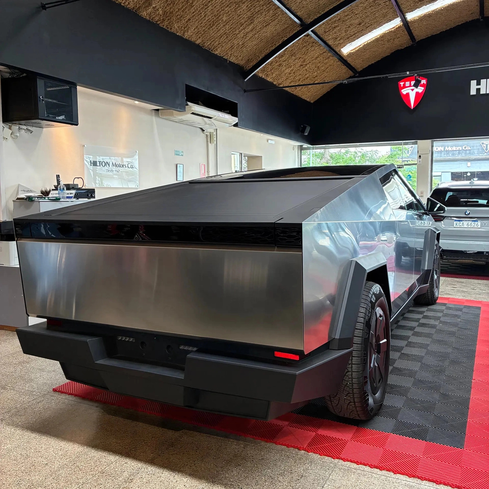 Tesla Cybertruck 0km Año 2025 - Hilton Motors Co.