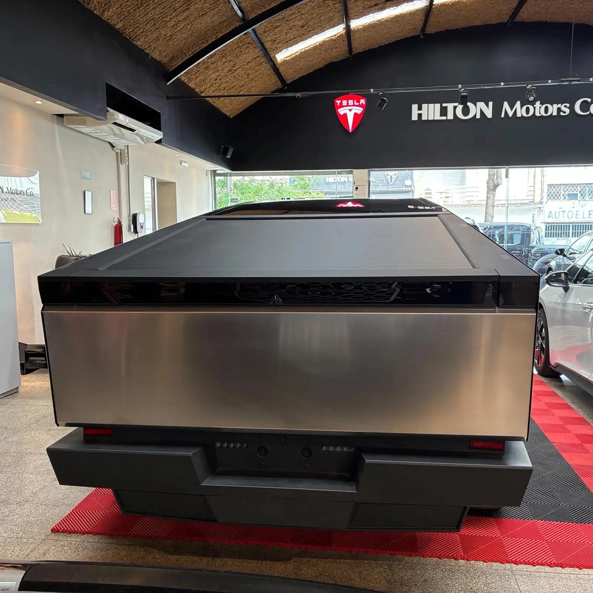 Tesla Cybertruck 0km Año 2025 - Hilton Motors Co.