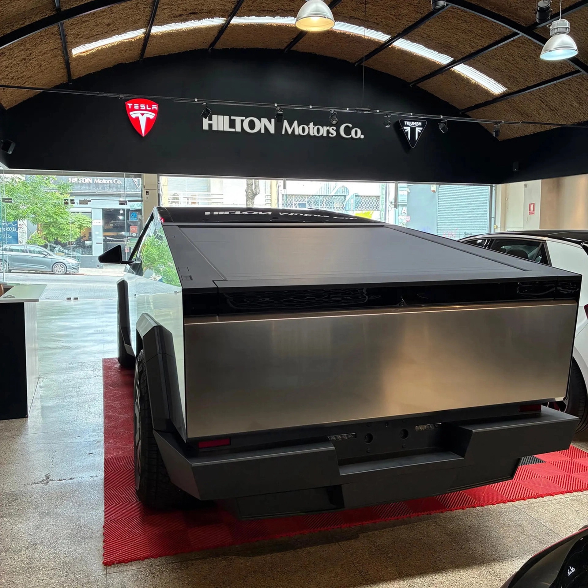 Tesla Cybertruck 0km Año 2025 - Hilton Motors Co.