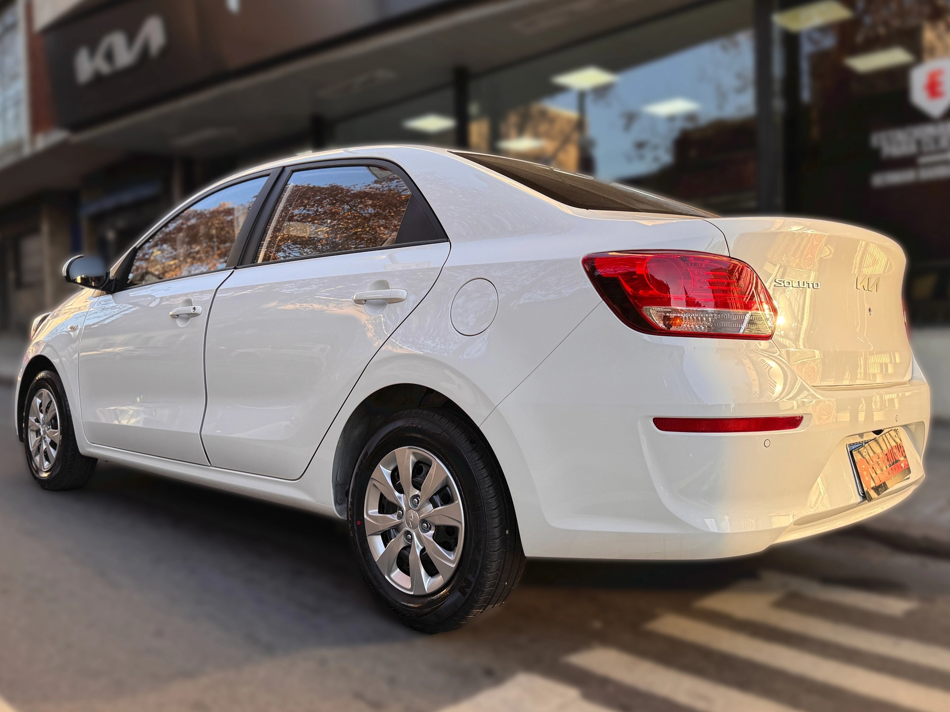 Kia Soluto LX Plus