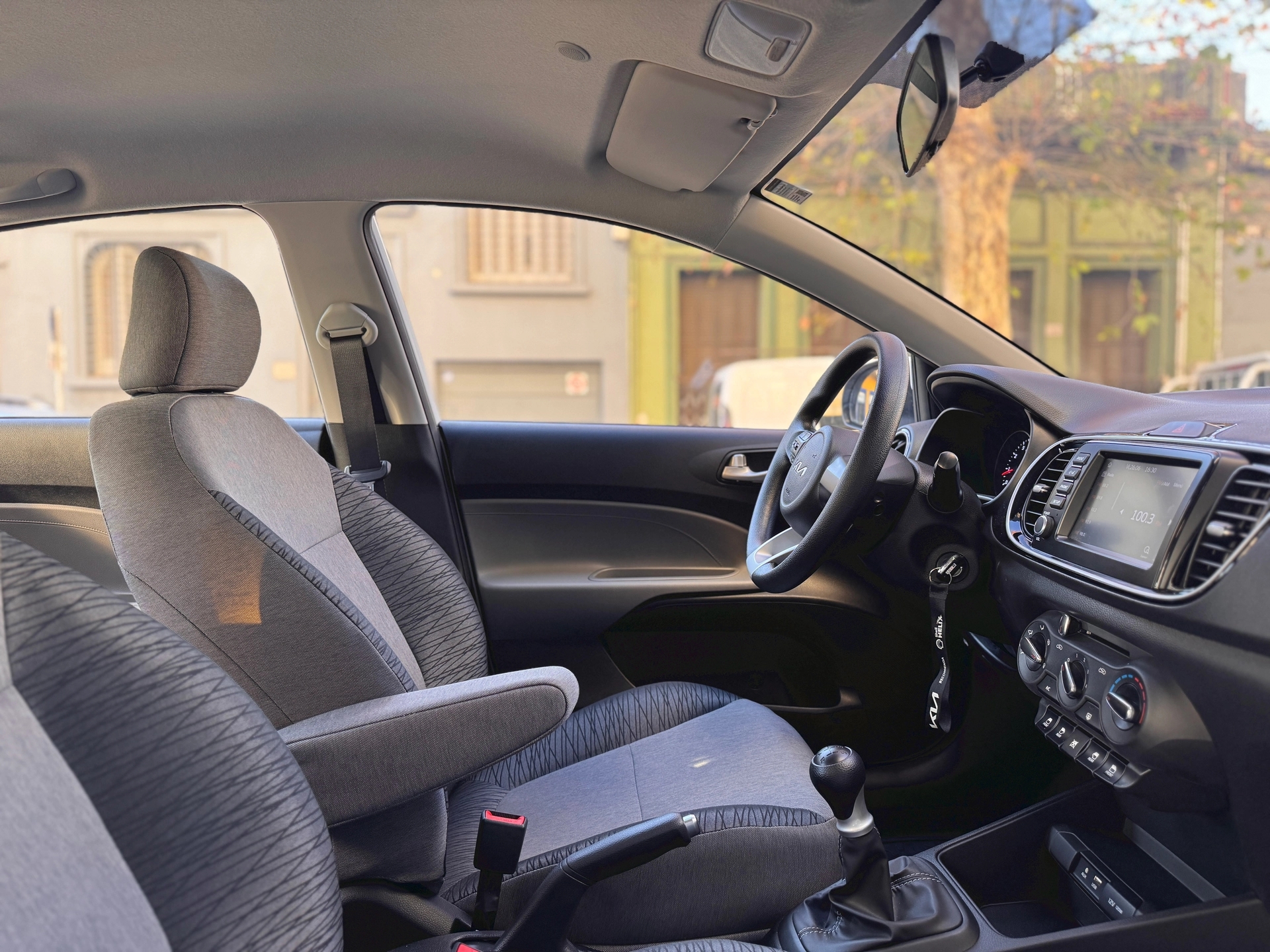 Kia Soluto LX Plus
