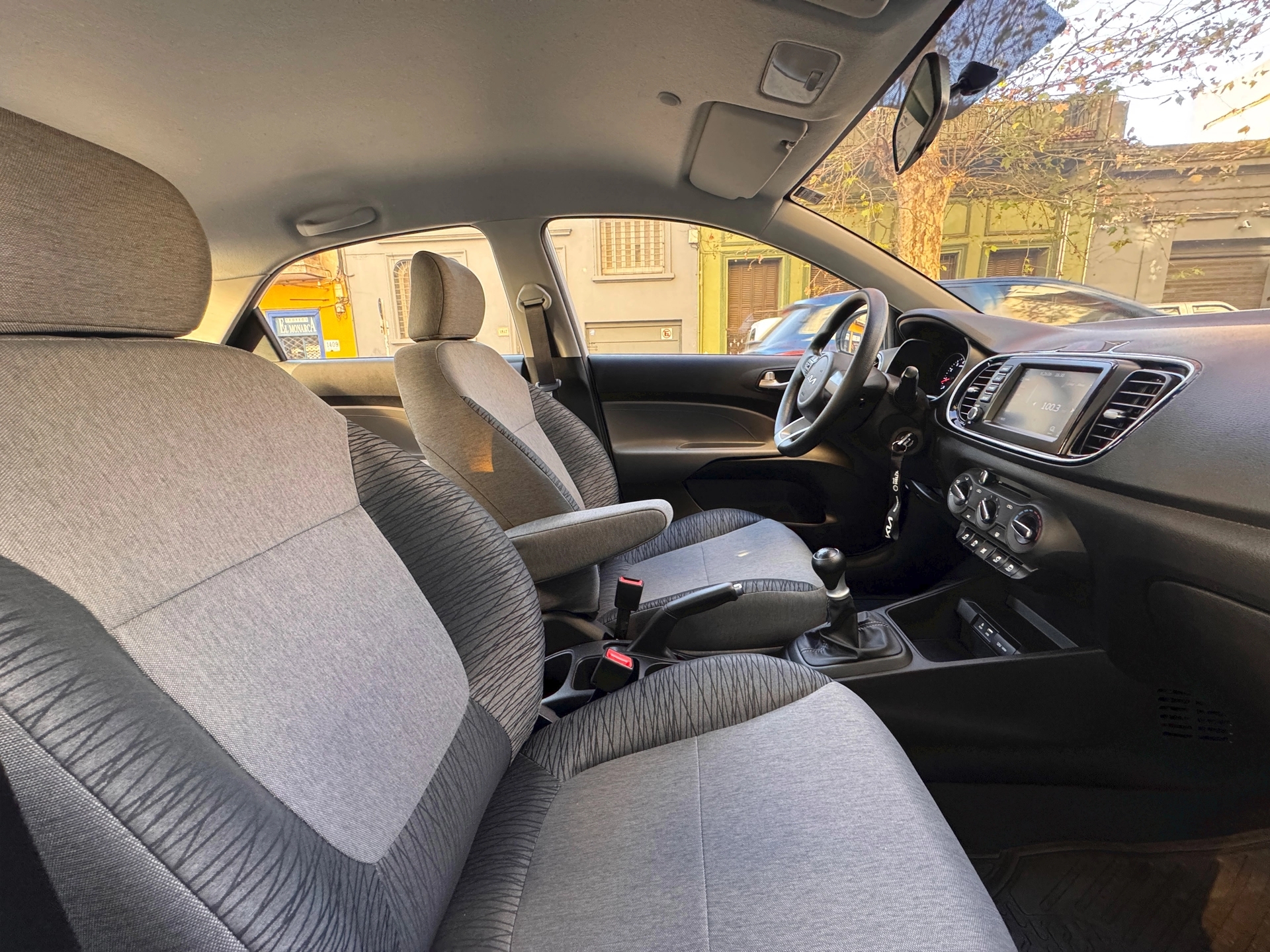 Kia Soluto LX Plus