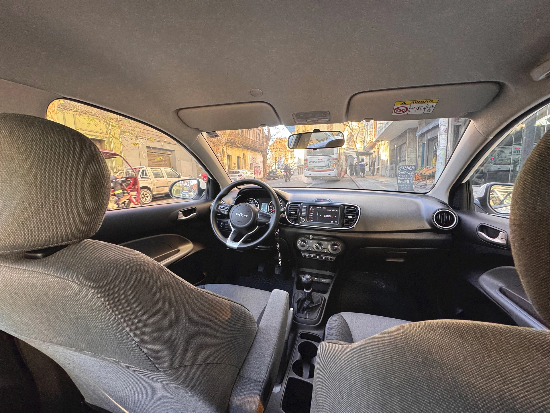 Kia Soluto LX Plus
