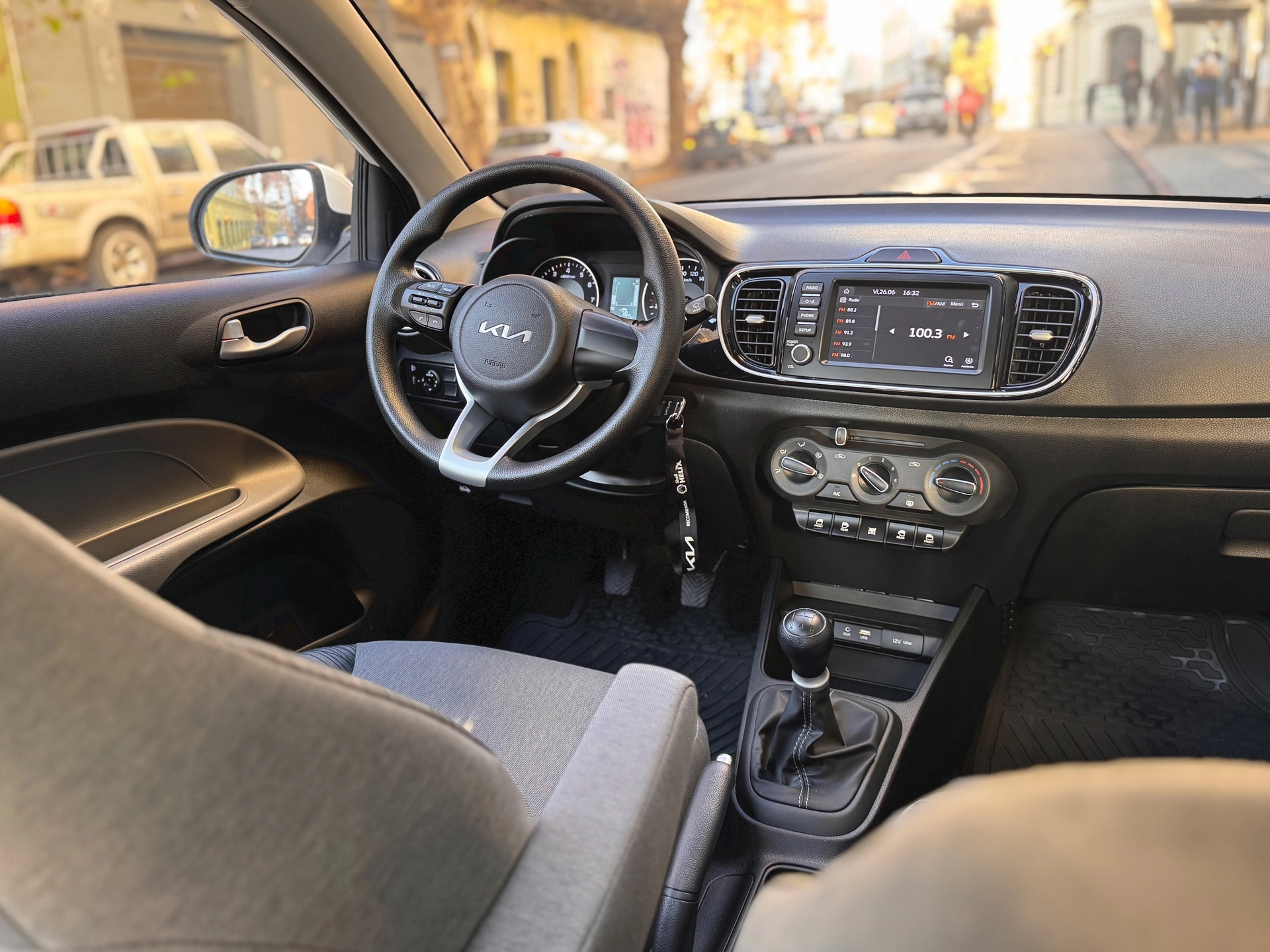 Kia Soluto LX Plus