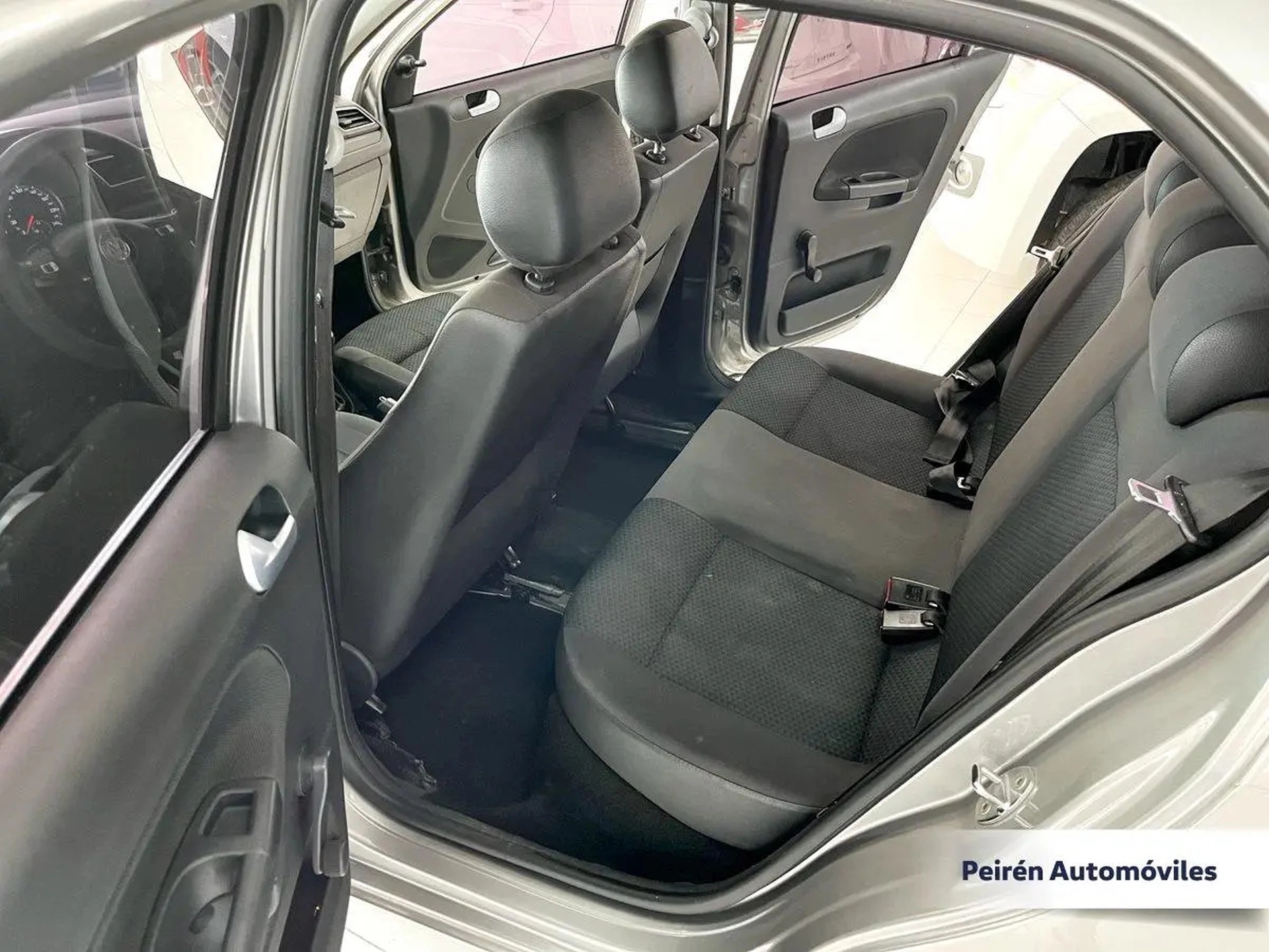 Volkswagen Gol Sedán Power 1.6 2017 Peirén