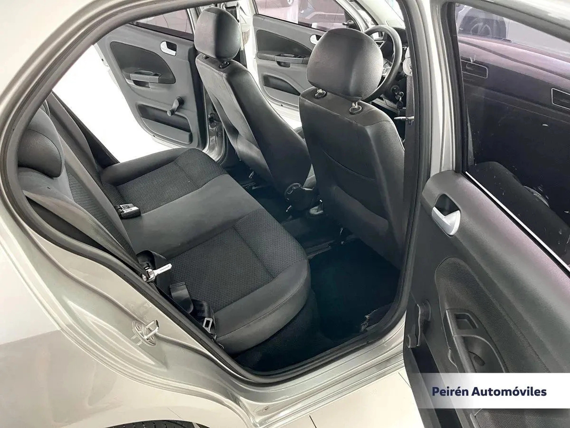 Volkswagen Gol Sedán Power 1.6 2017 Peirén