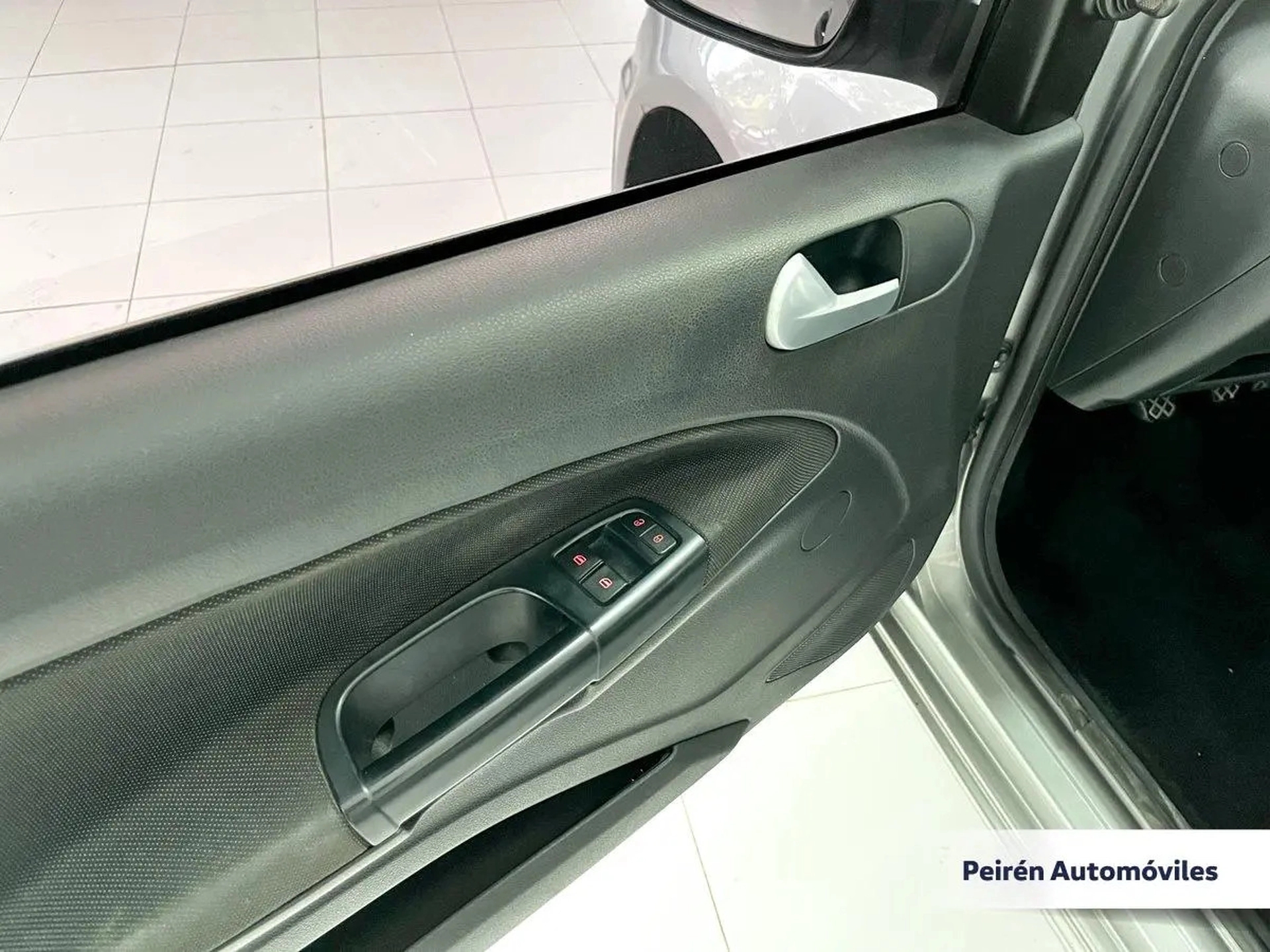 Volkswagen Gol Sedán Power 1.6 2017 Peirén