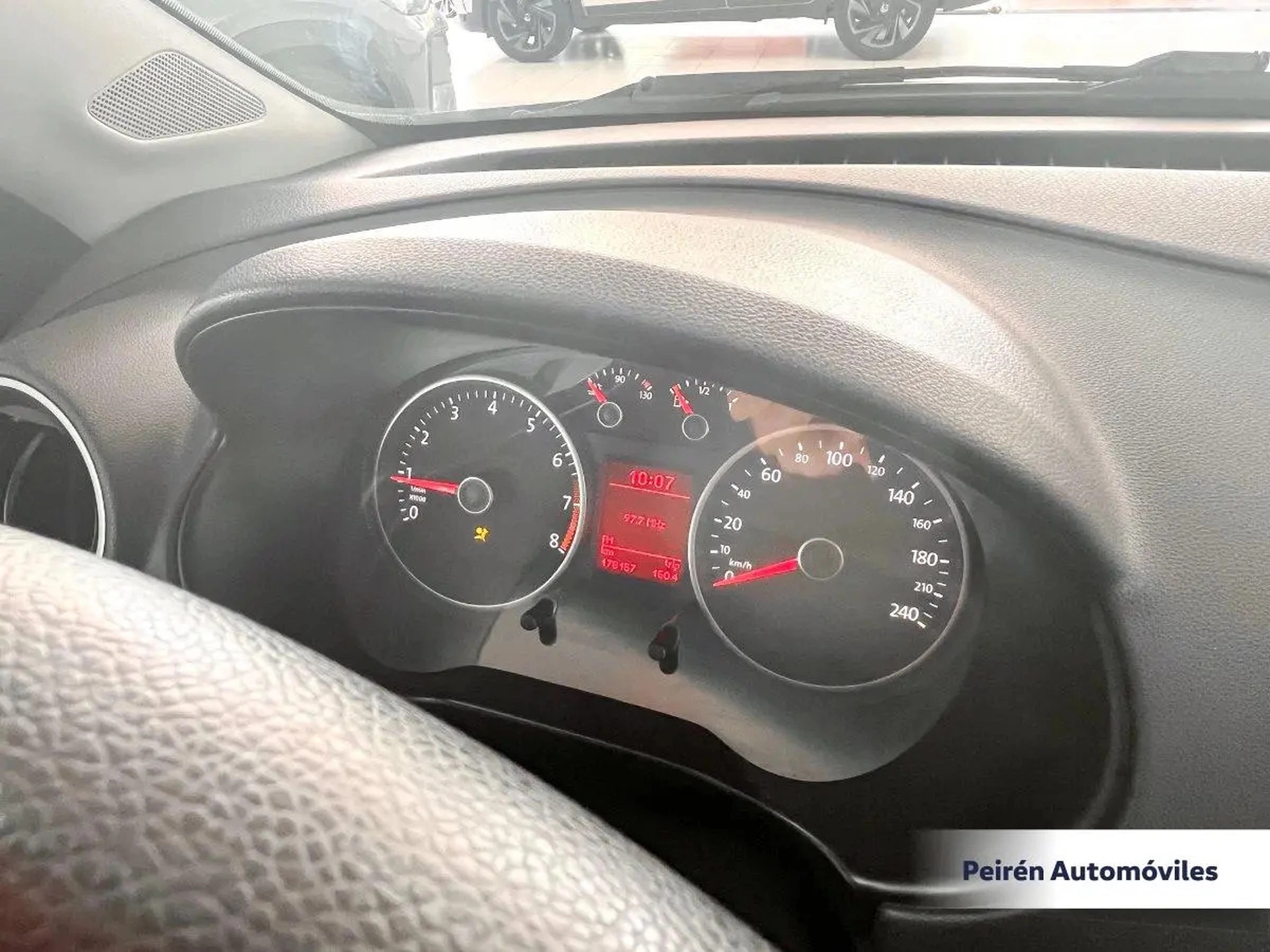 Volkswagen Gol Sedán G6 1.6 2015 Peirén