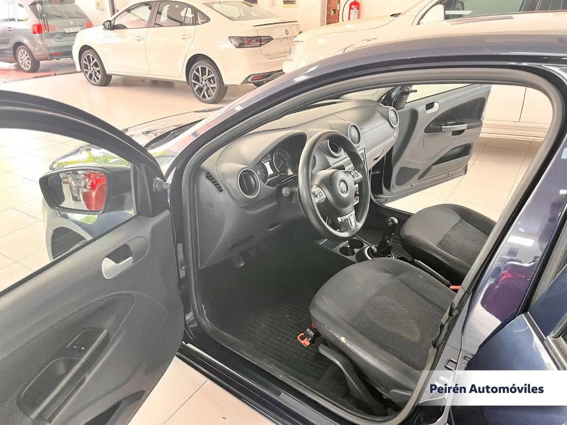 Volkswagen Gol Sedán G6 1.6 2015 Peirén