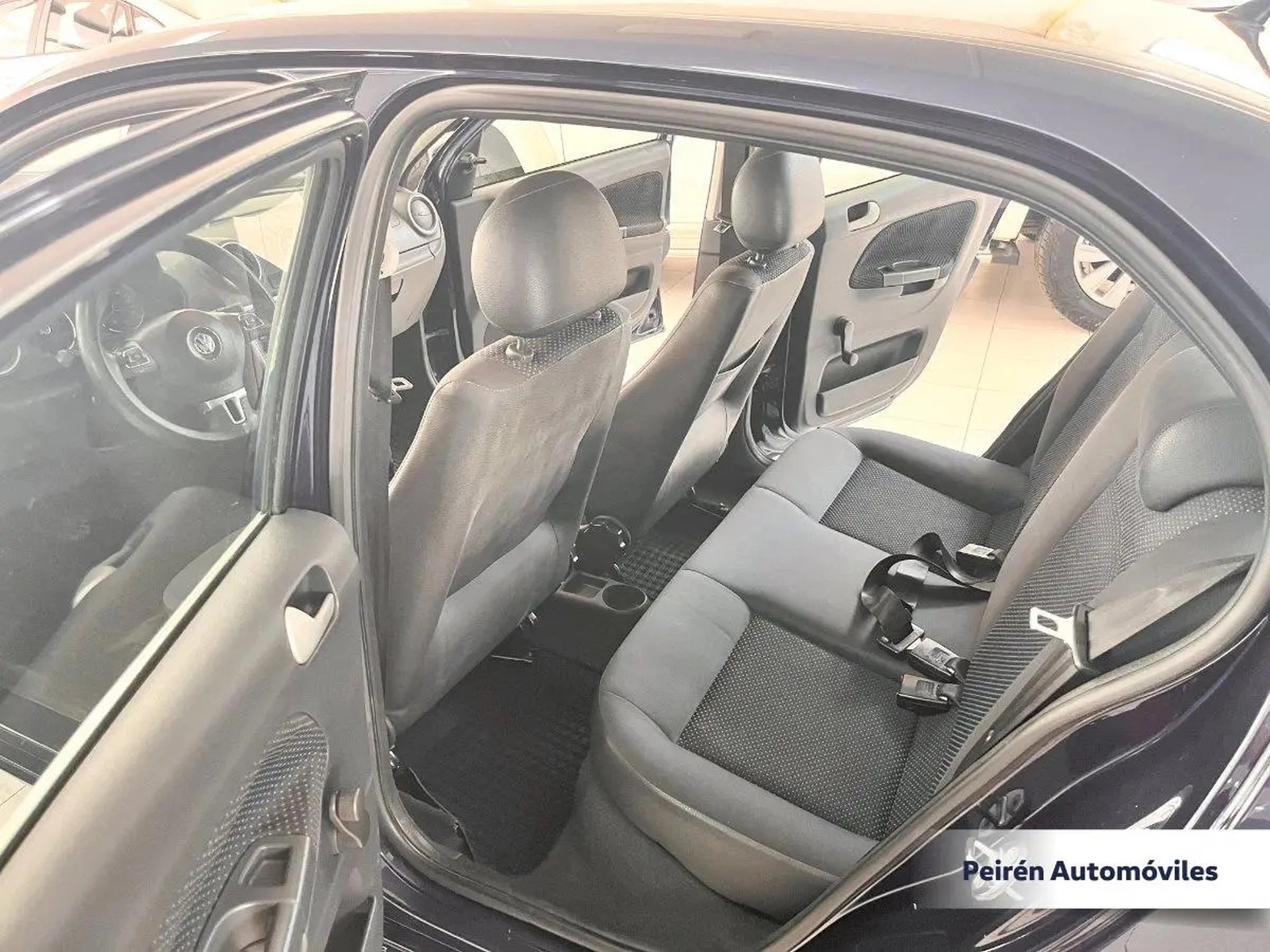 Volkswagen Gol Sedán G6 1.6 2015 Peirén