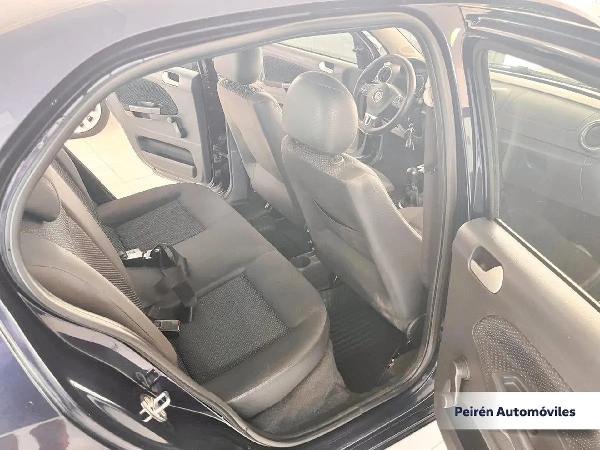 Volkswagen Gol Sedán G6 1.6 2015 Peirén