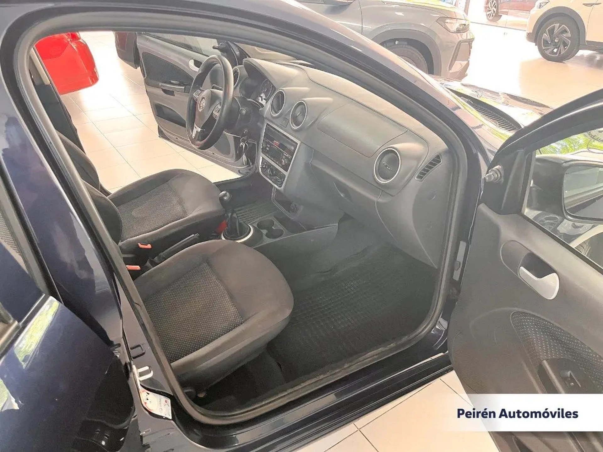 Volkswagen Gol Sedán G6 1.6 2015 Peirén