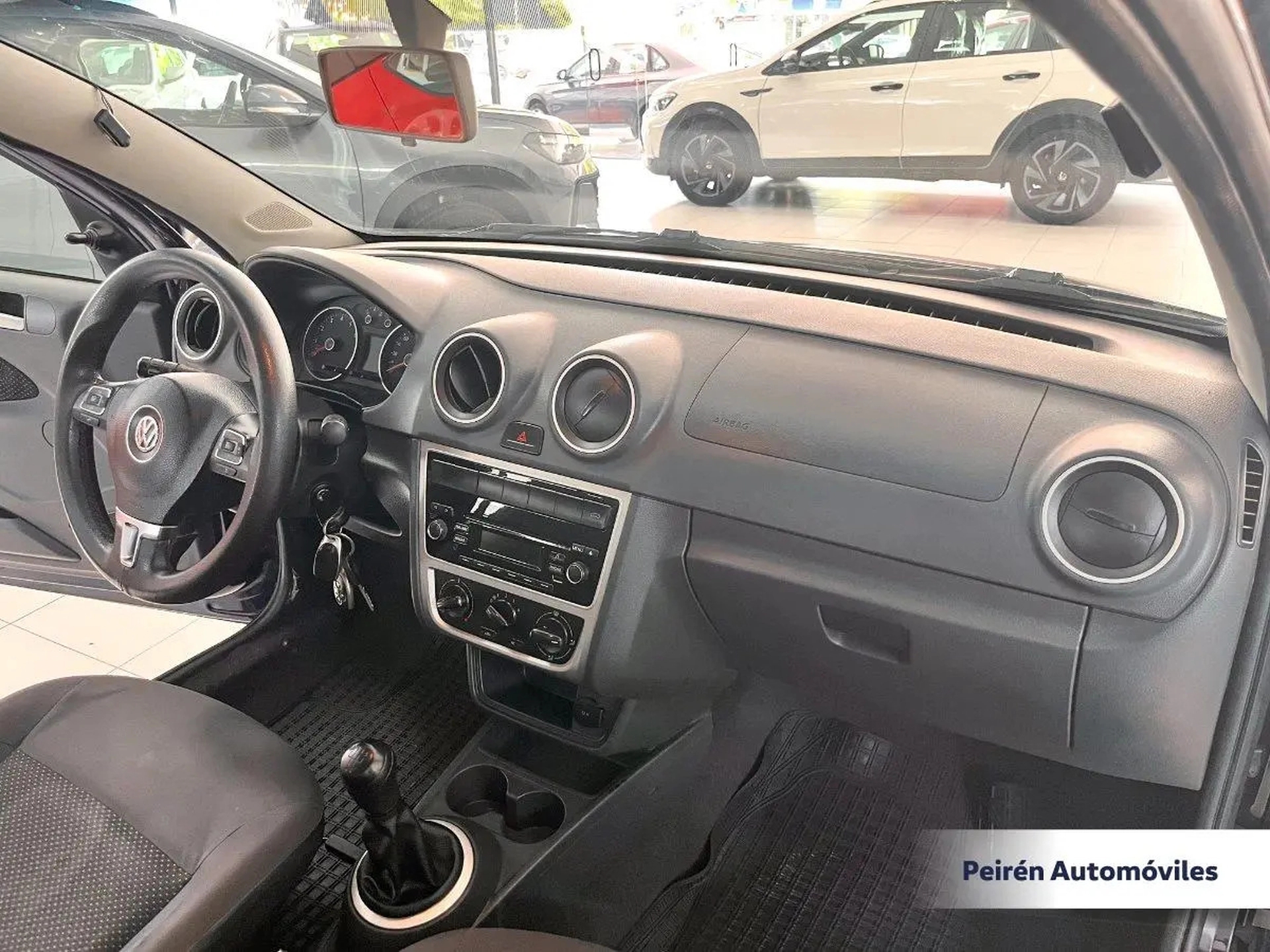 Volkswagen Gol Sedán G6 1.6 2015 Peirén