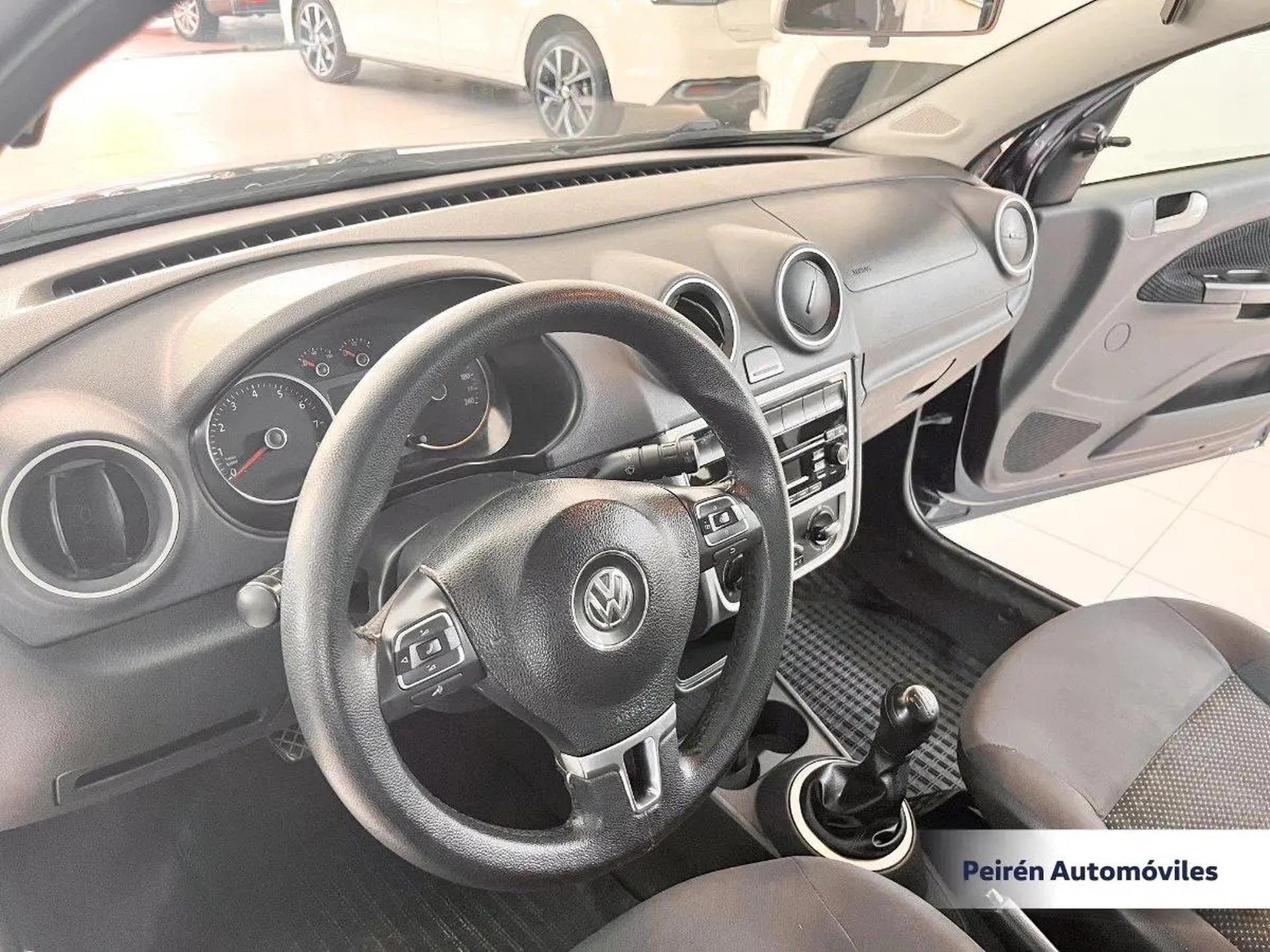 Volkswagen Gol Sedán G6 1.6 2015 Peirén