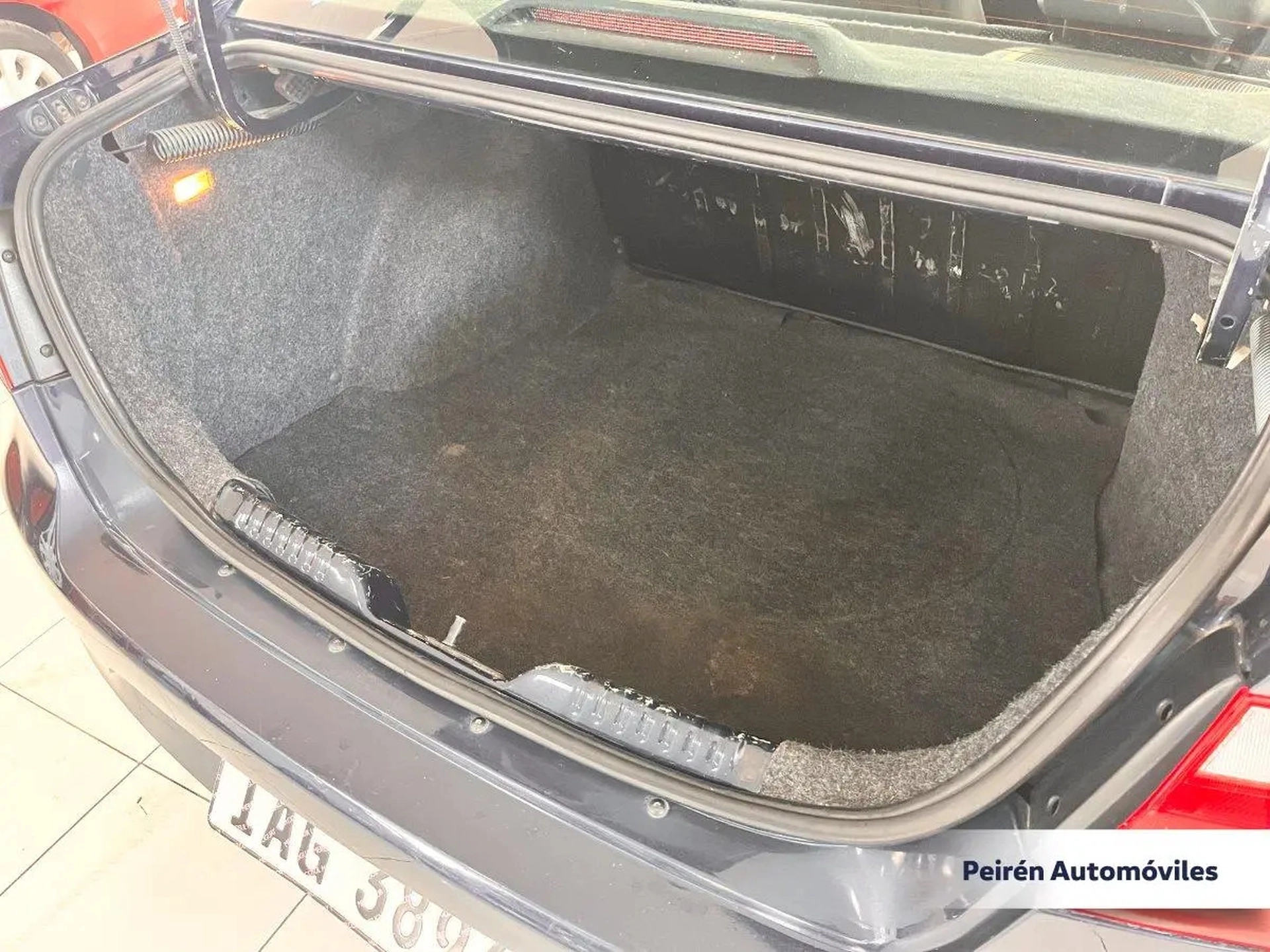 Volkswagen Gol Sedán G6 1.6 2015 Peirén