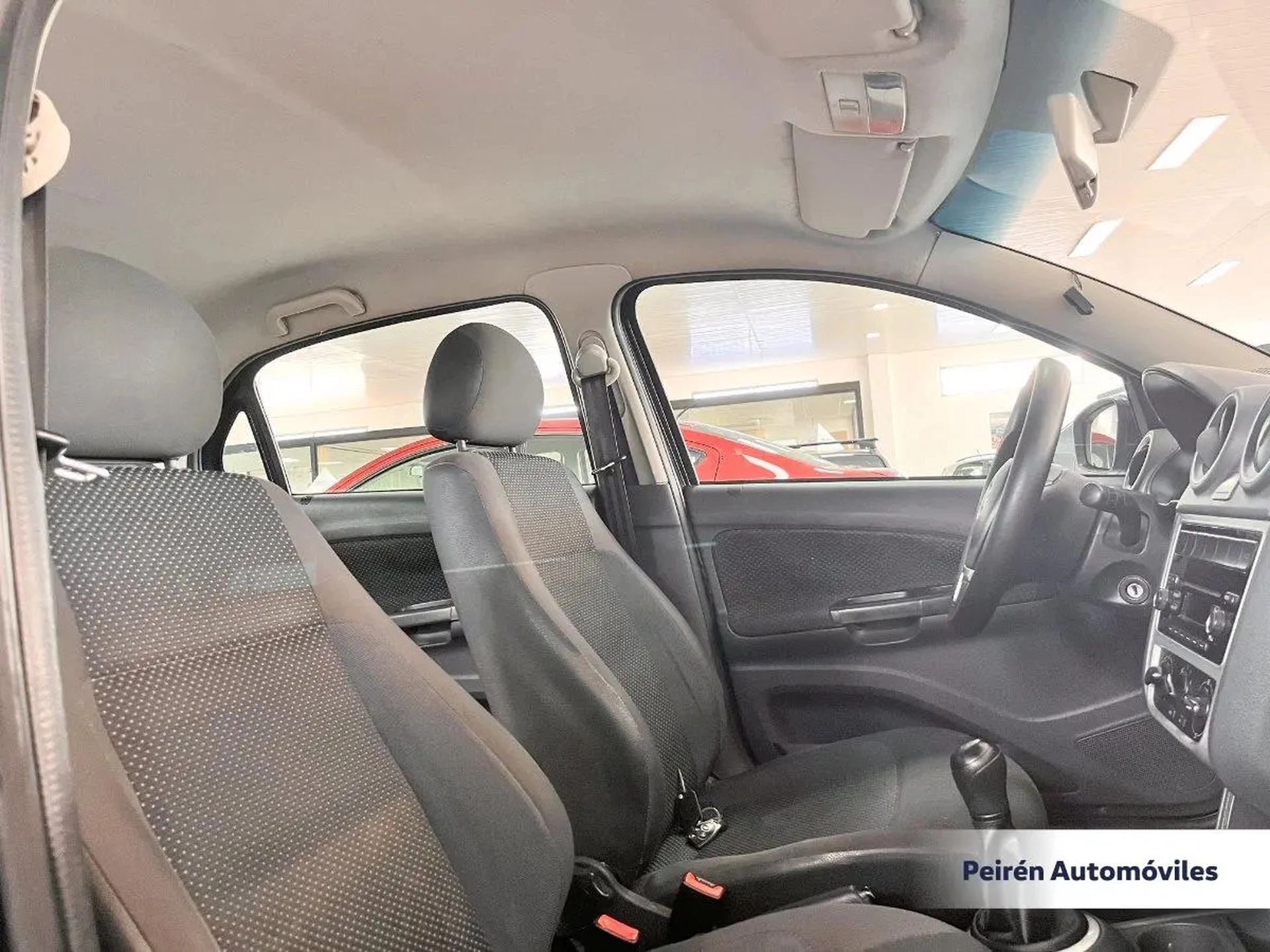 Volkswagen Gol Sedán G6 1.6 2015 Peirén