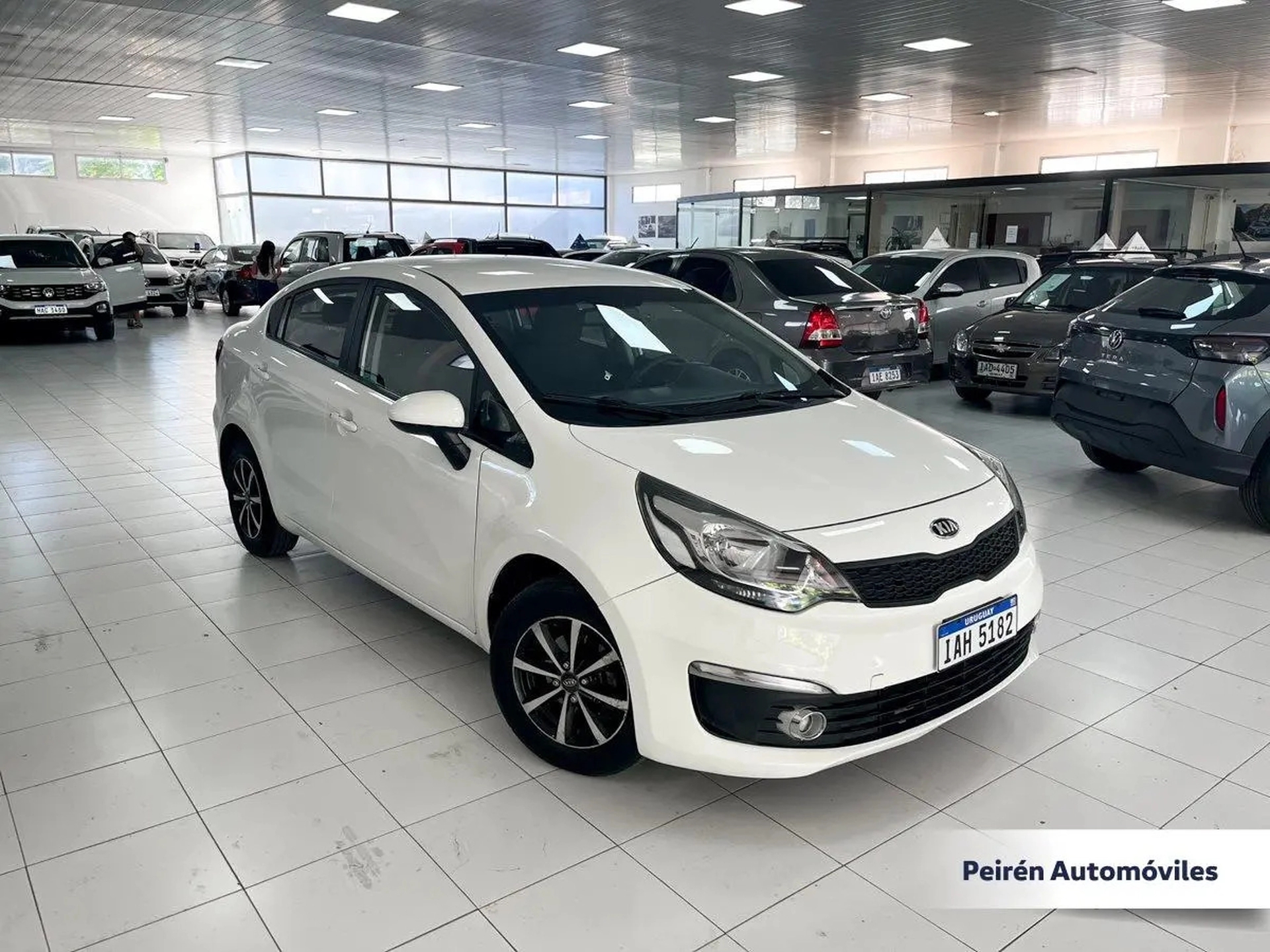 Kia Rio Sedán Ex 1.2 2017