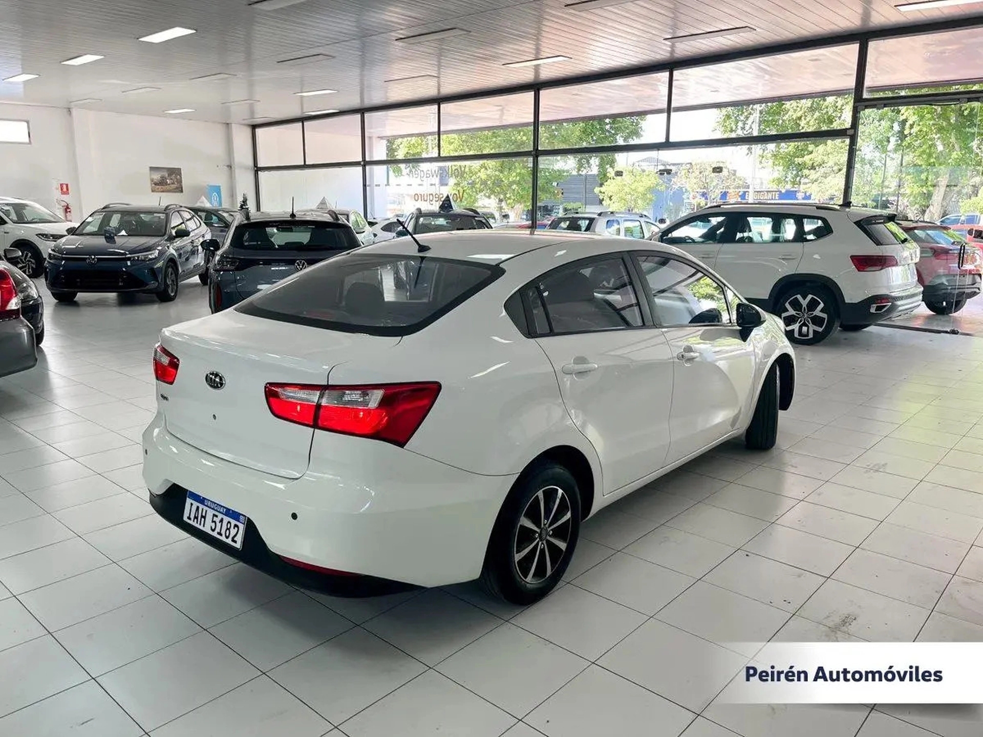 Kia Rio Sedán Ex 1.2 2017