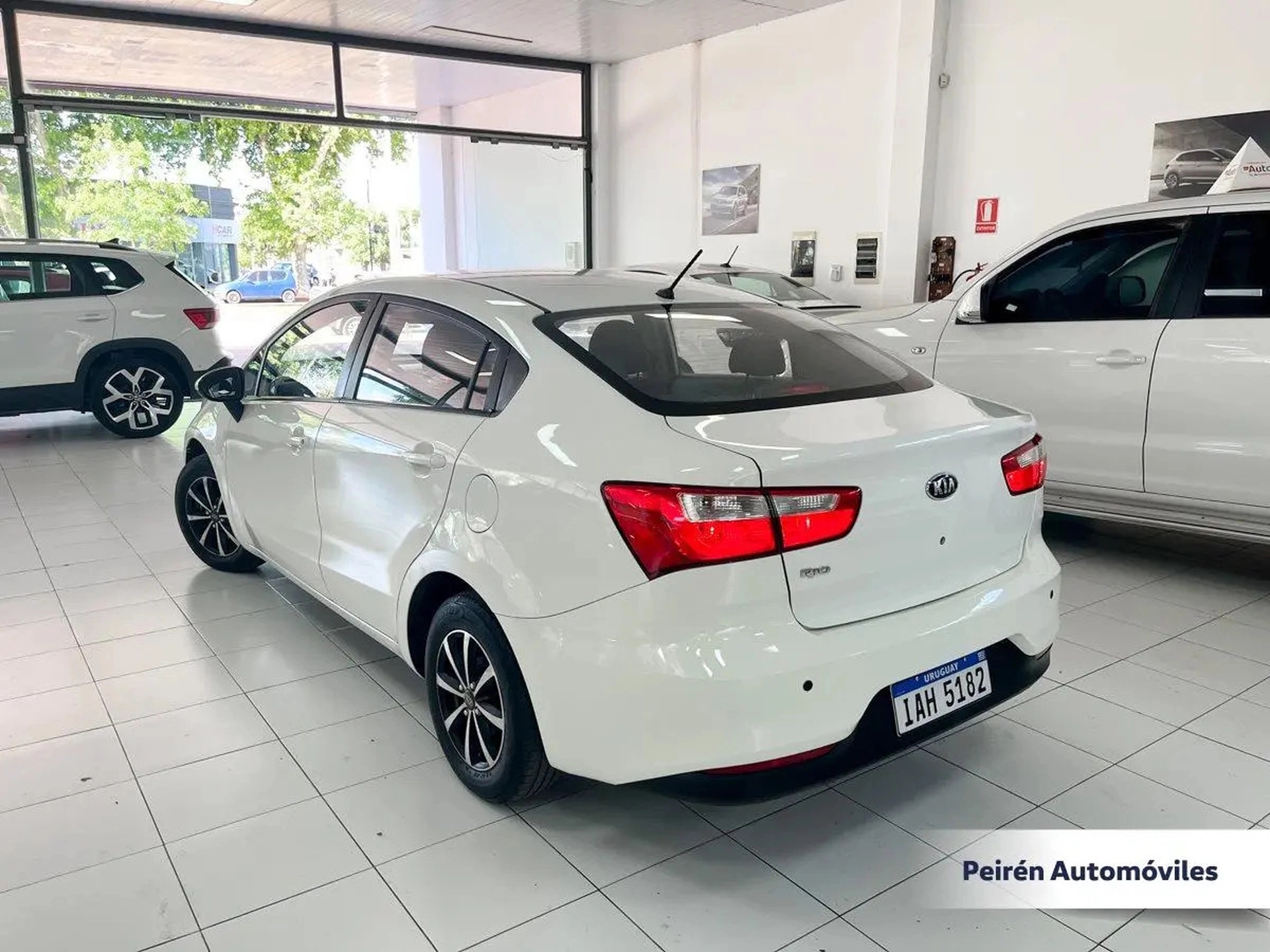 Kia Rio Sedán Ex 1.2 2017