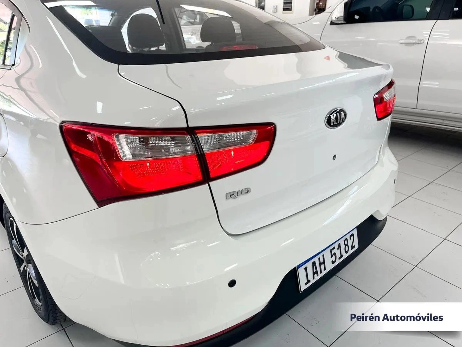 Kia Rio Sedán Ex 1.2 2017