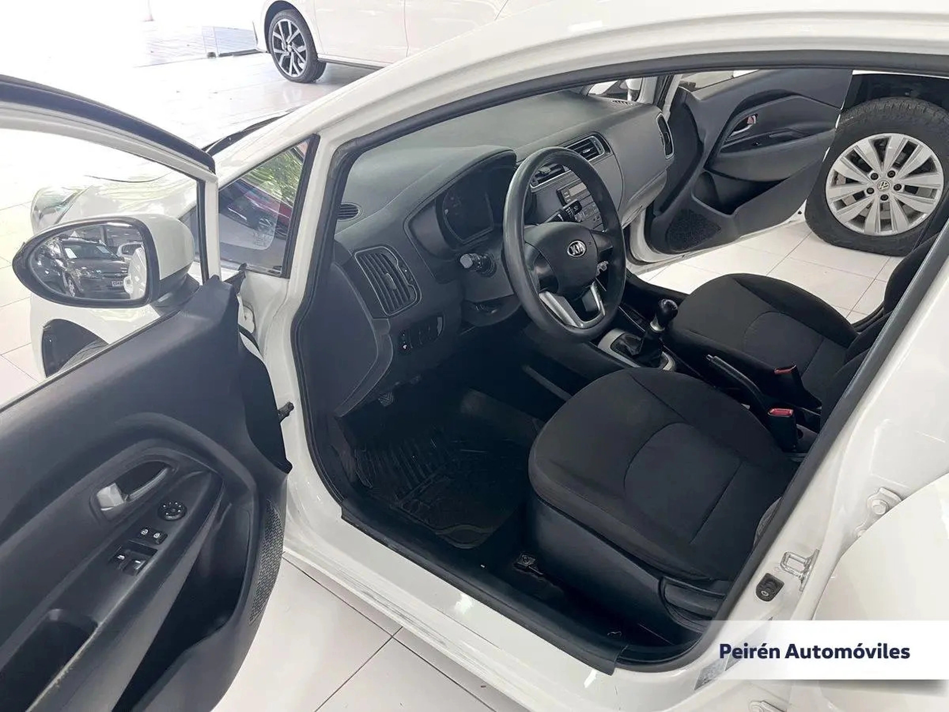 Kia Rio Sedán Ex 1.2 2017