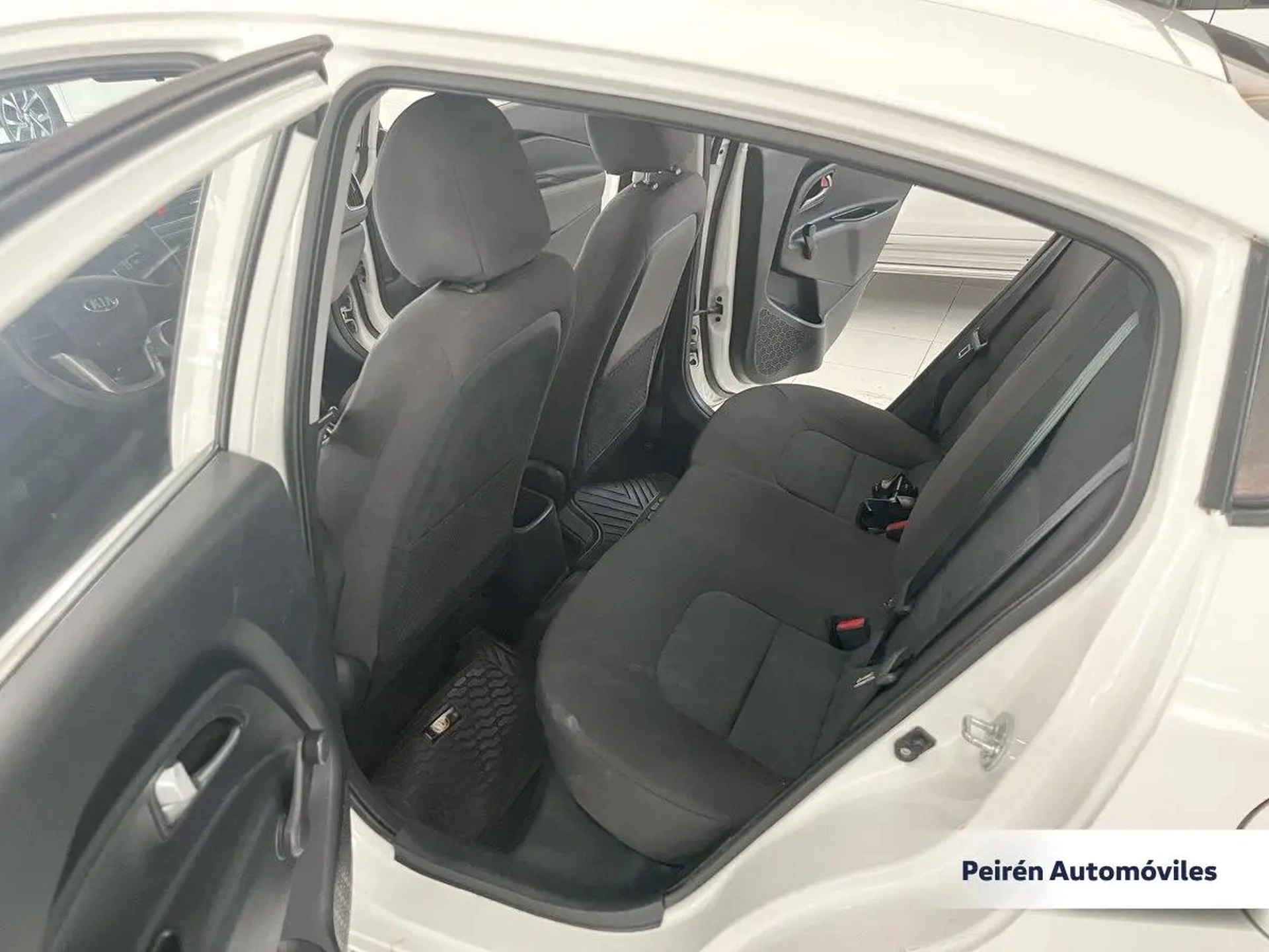 Kia Rio Sedán Ex 1.2 2017