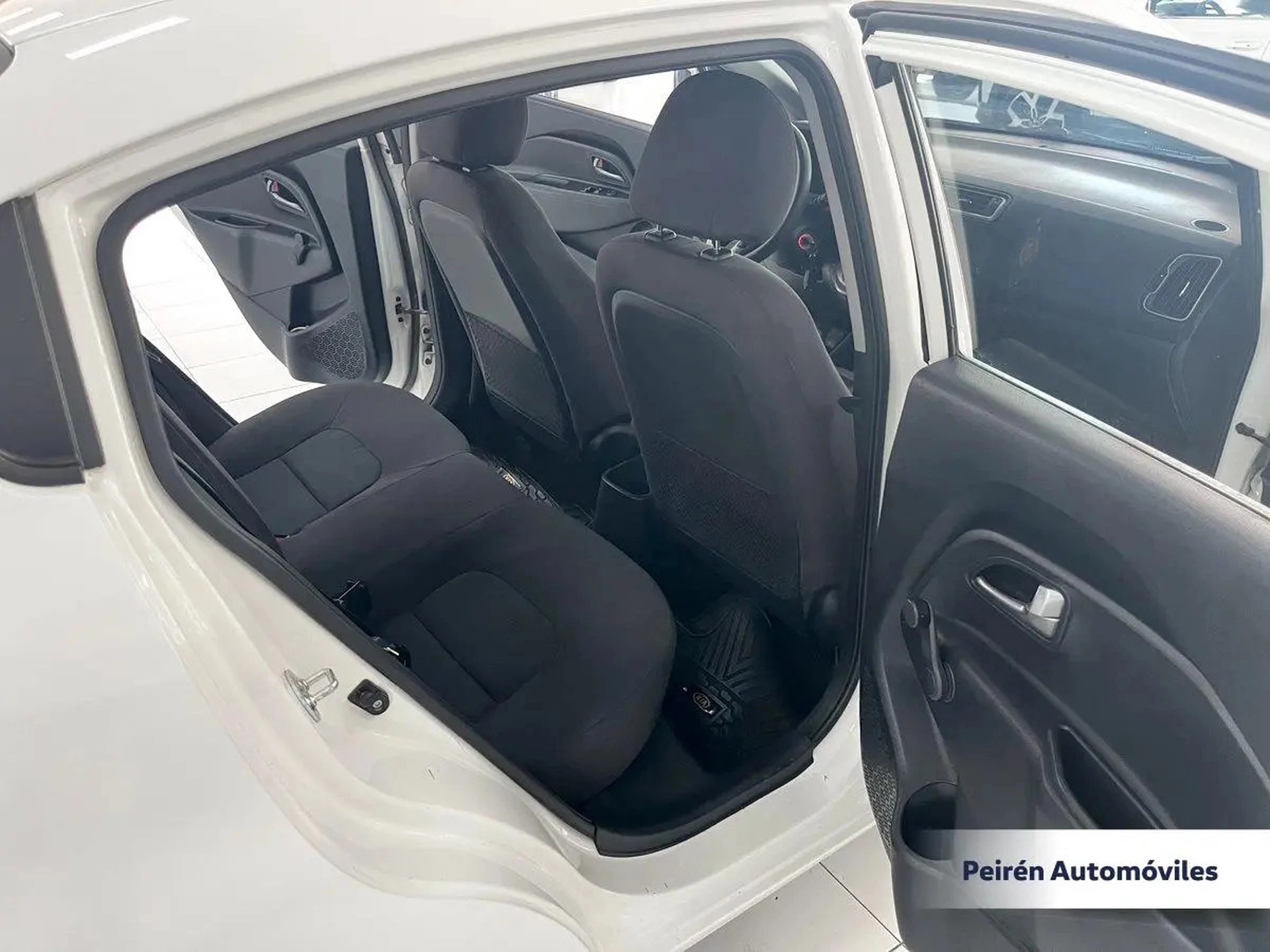 Kia Rio Sedán Ex 1.2 2017