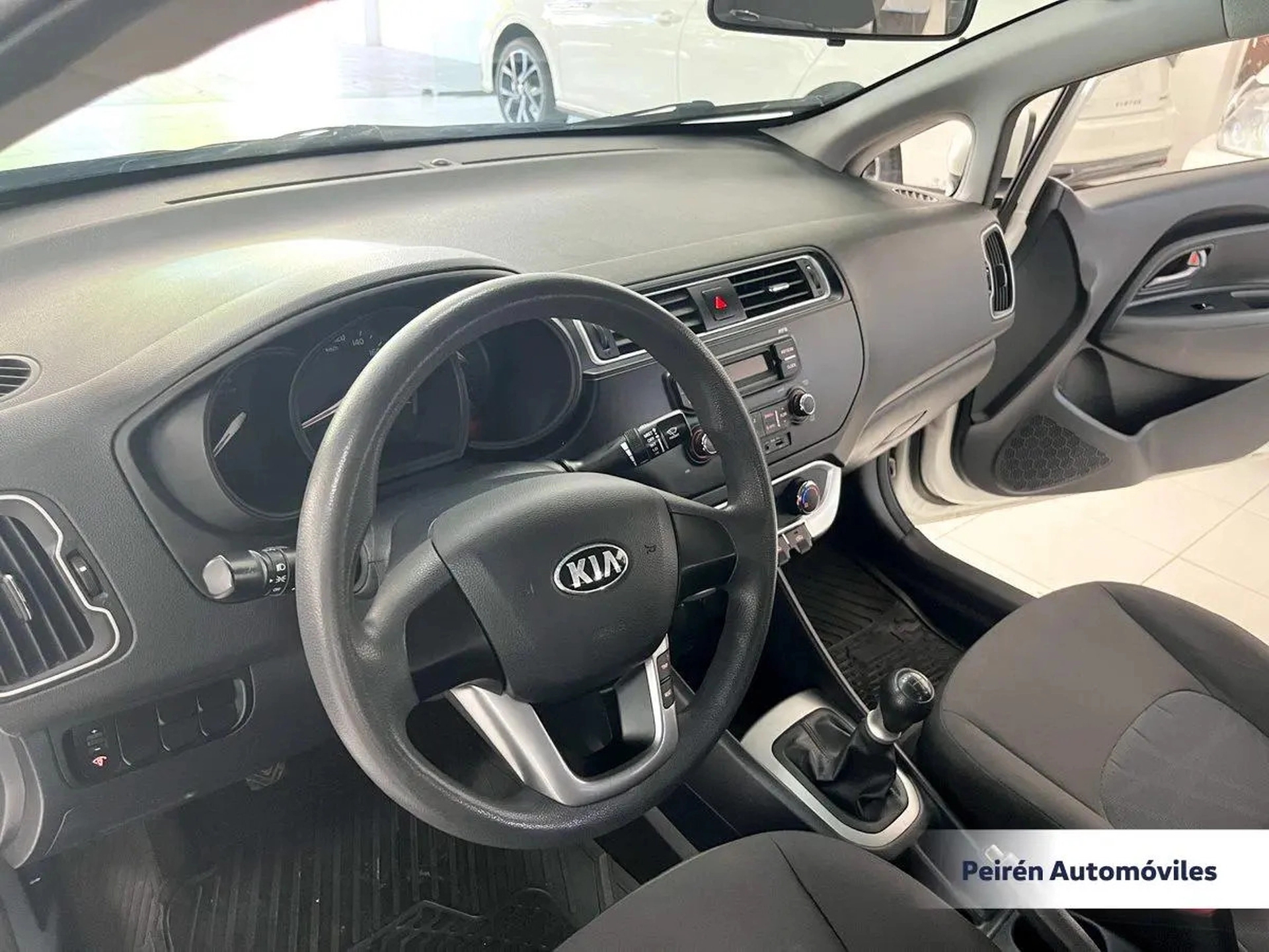 Kia Rio Sedán Ex 1.2 2017