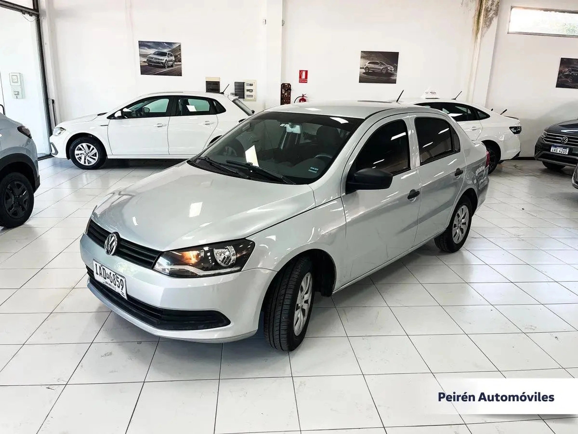 Volkswagen Gol Sedán Power 1.6 2015 Peirén