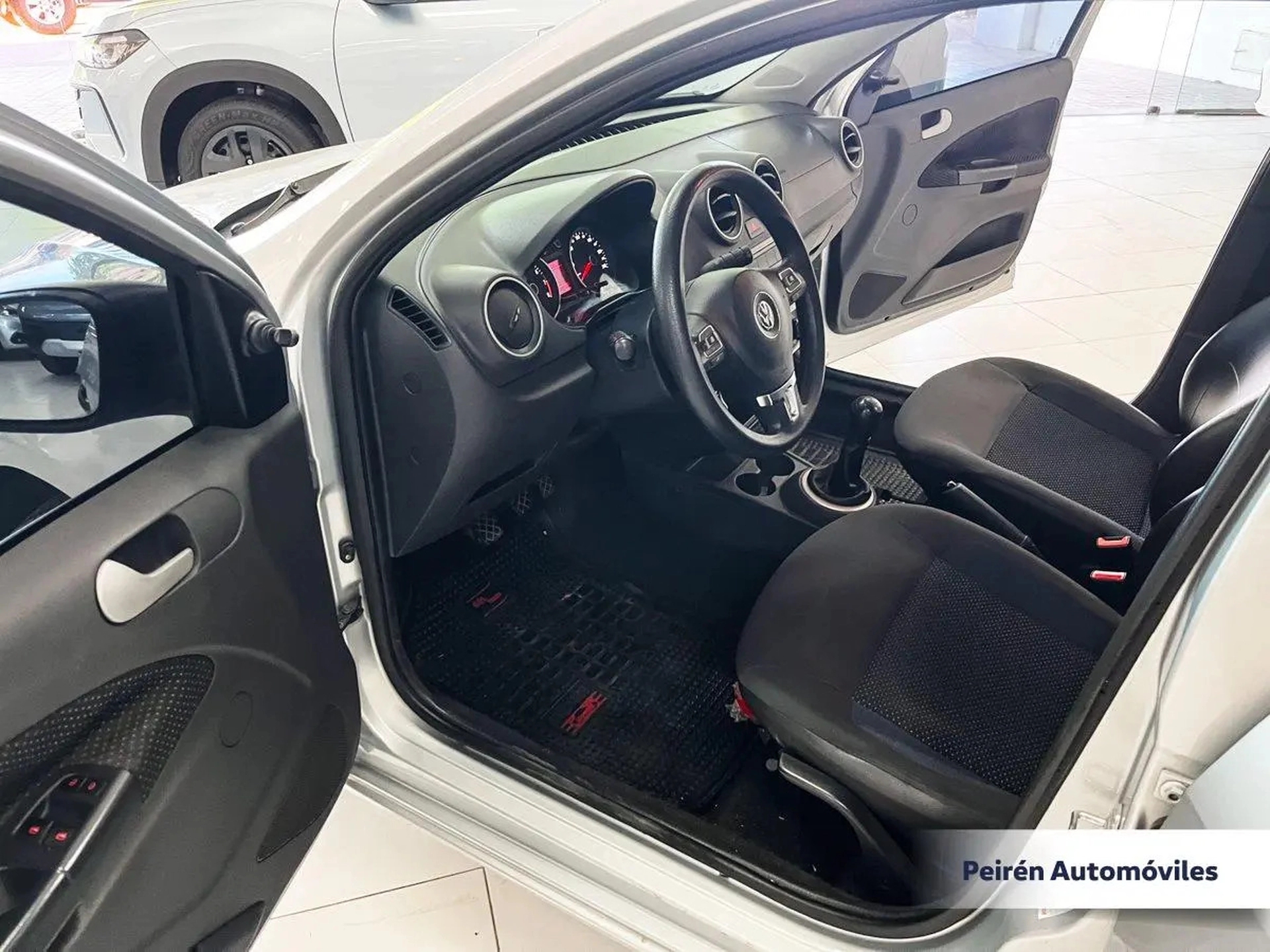 Volkswagen Gol Sedán Power 1.6 2015 Peirén