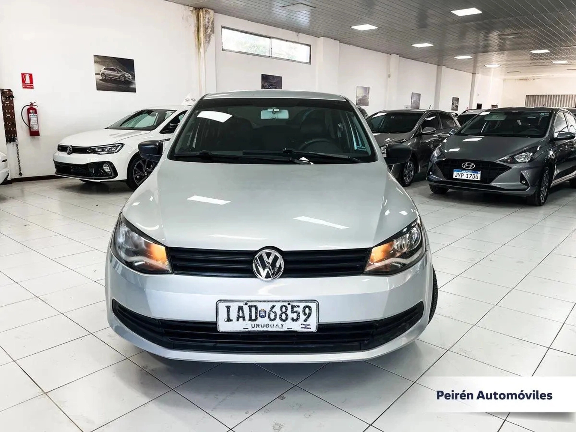 Volkswagen Gol Sedán Power 1.6 2015 Peirén