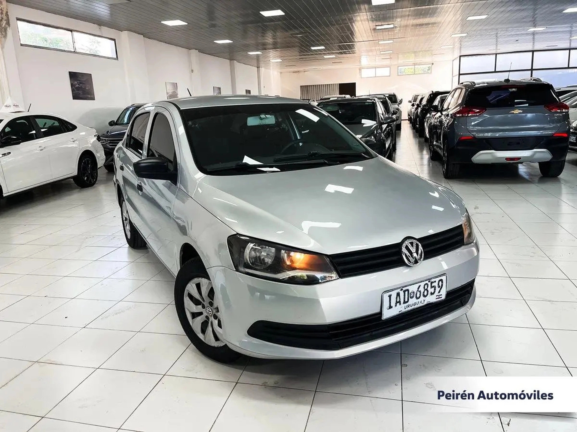 Volkswagen Gol Sedán Power 1.6 2015 Peirén