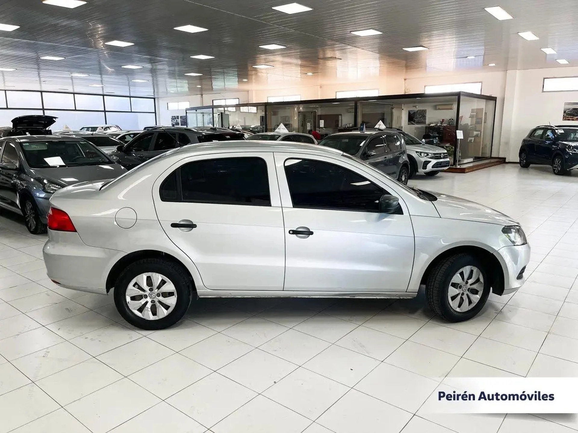 Volkswagen Gol Sedán Power 1.6 2015 Peirén