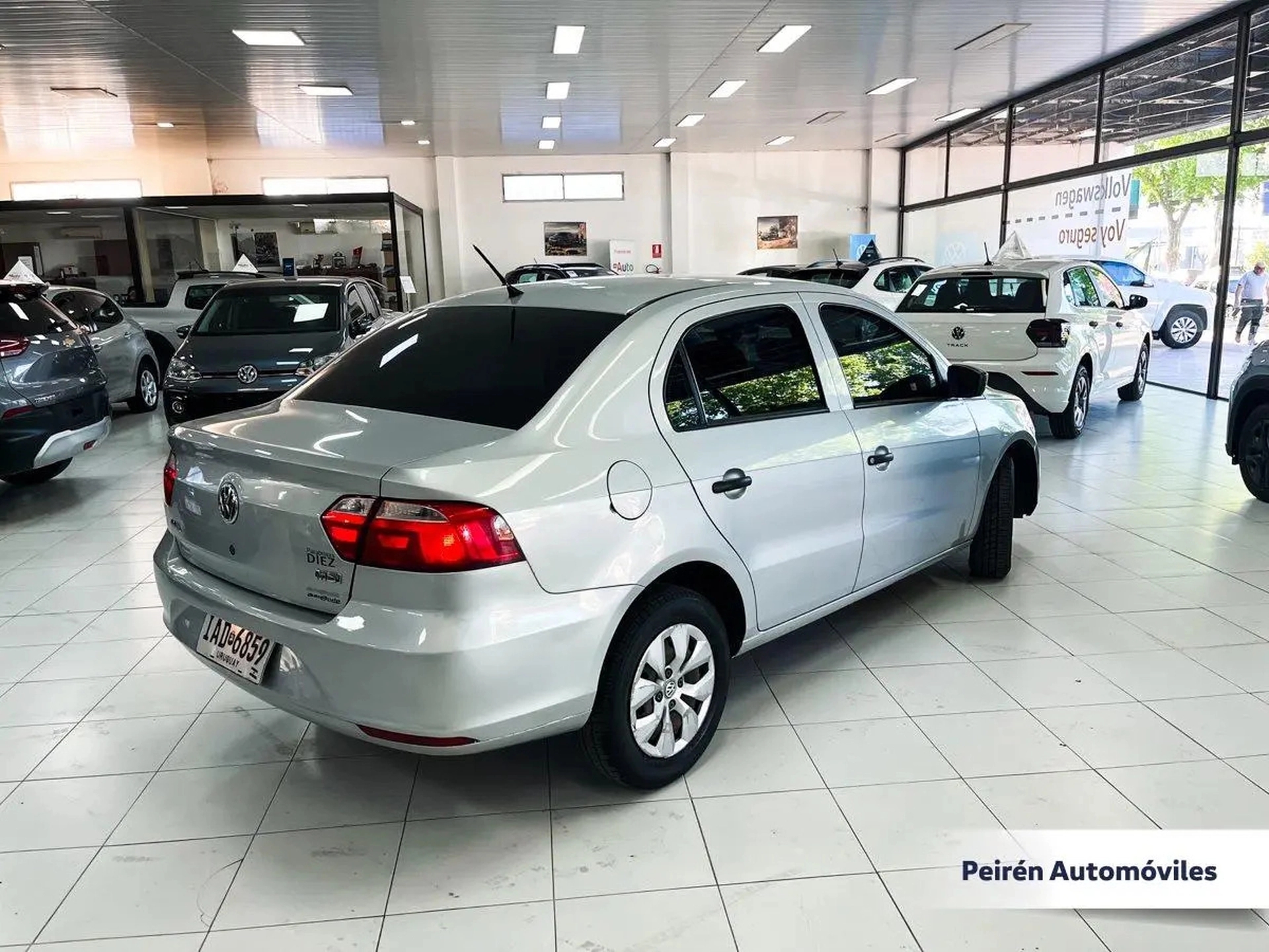 Volkswagen Gol Sedán Power 1.6 2015 Peirén