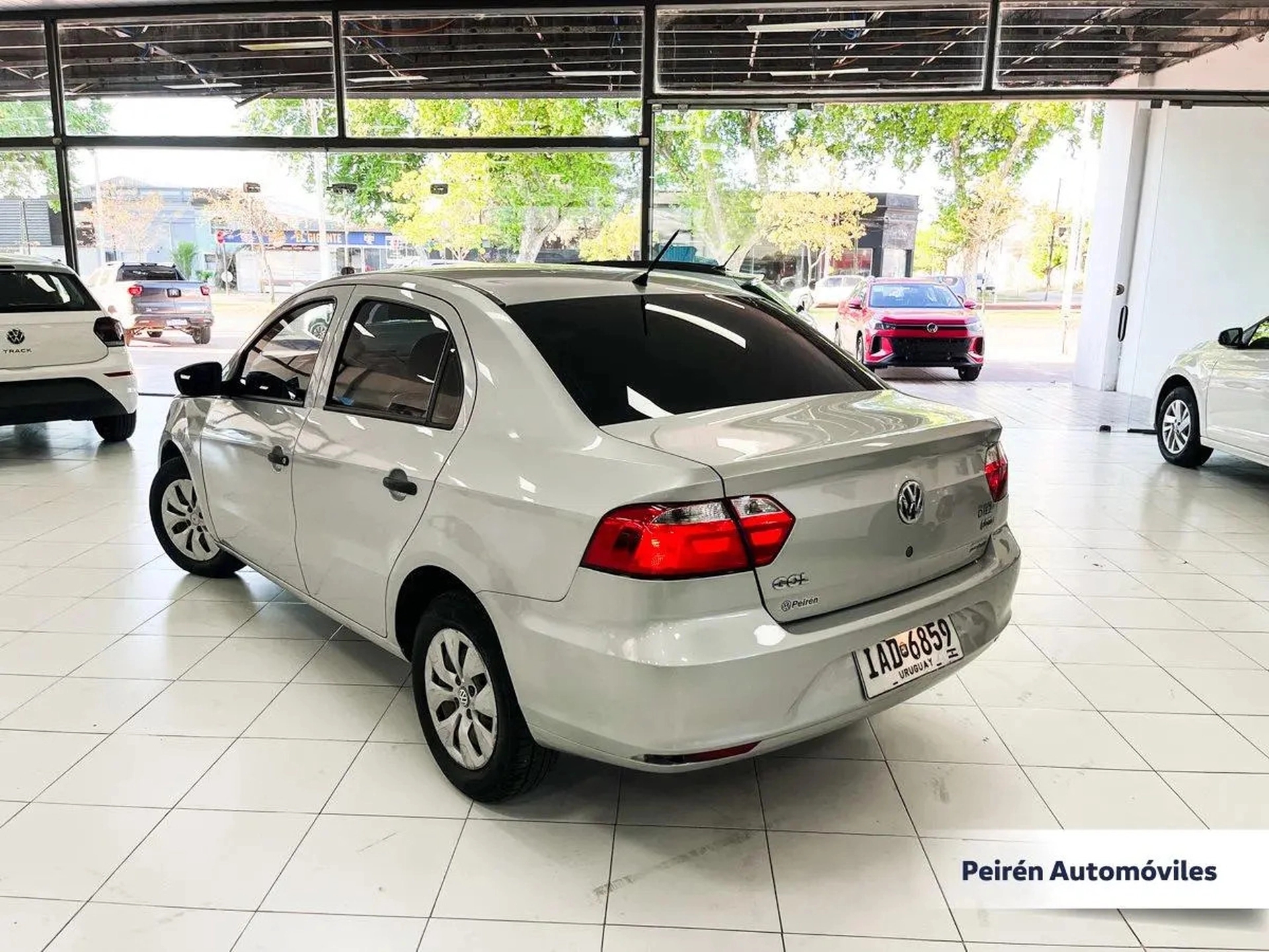 Volkswagen Gol Sedán Power 1.6 2015 Peirén