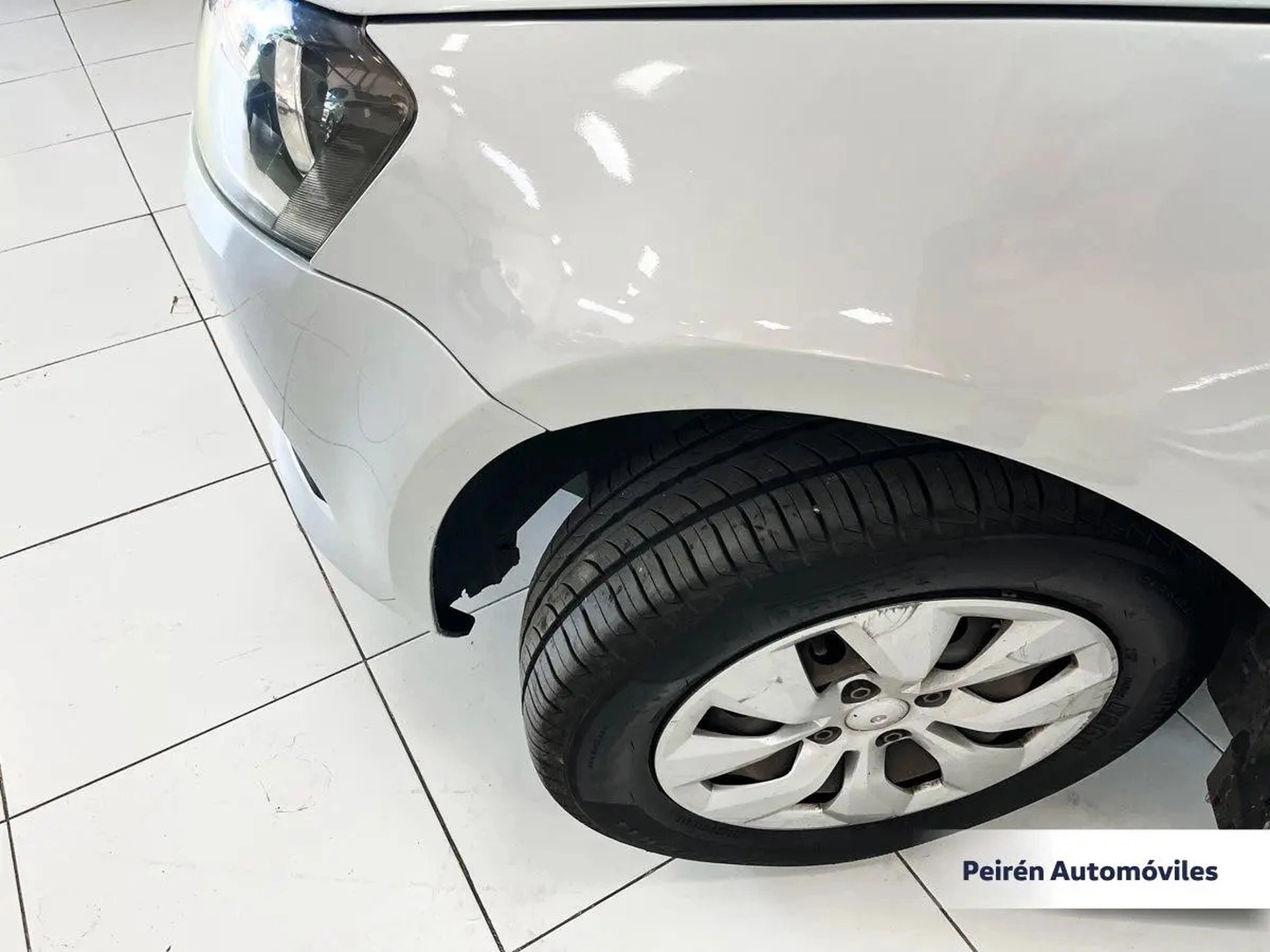 Volkswagen Gol Sedán Power 1.6 2015 Peirén