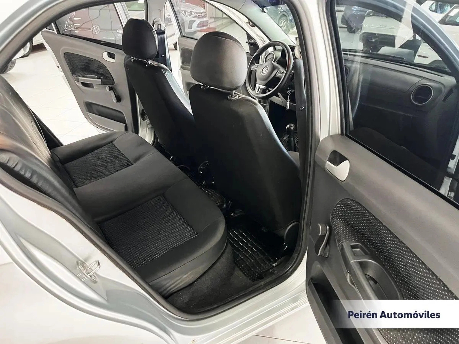 Volkswagen Gol Sedán Power 1.6 2015 Peirén