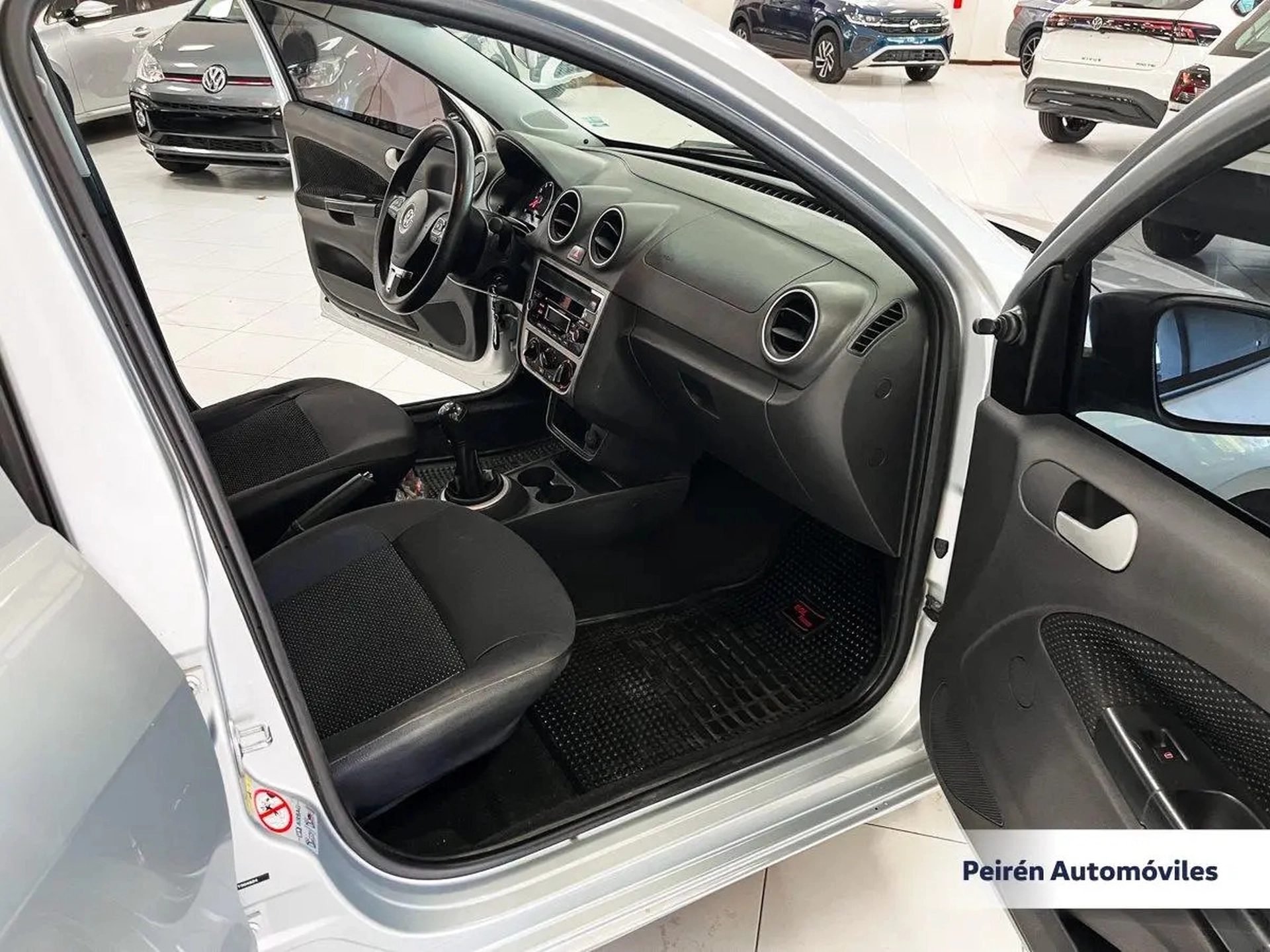 Volkswagen Gol Sedán Power 1.6 2015 Peirén